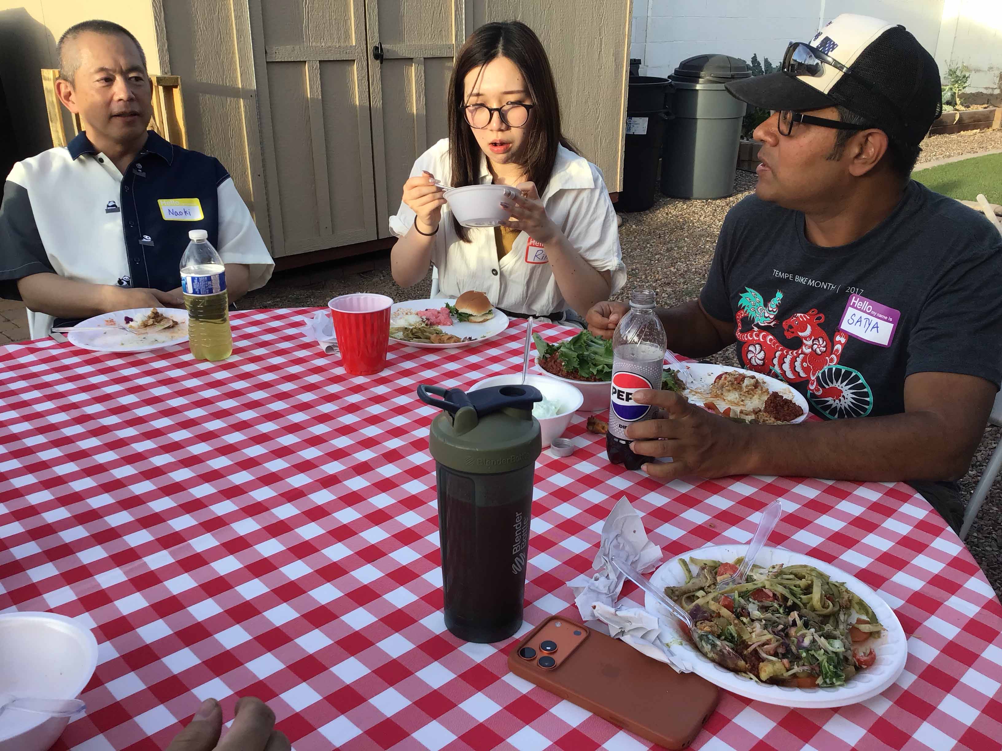 round tablecloths (white/red buffalo plaid checkered gingham) - 108