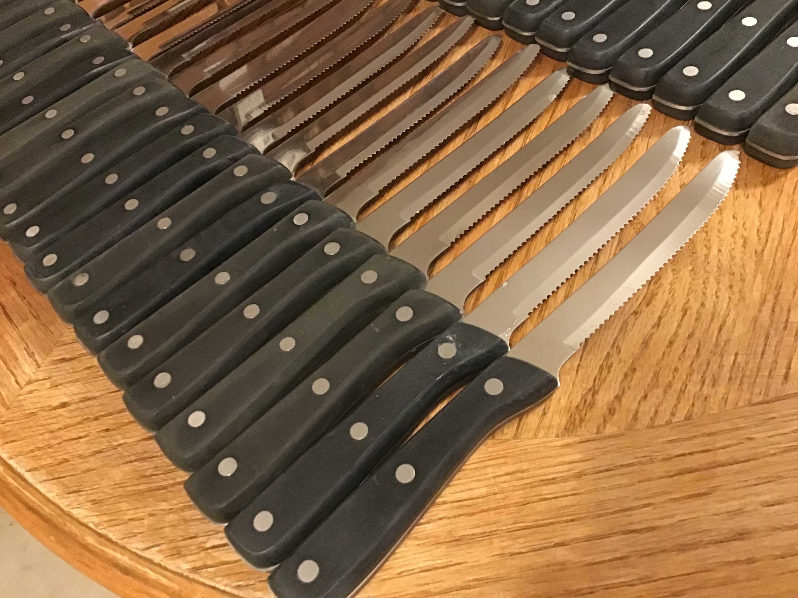 steak knives (Libbey stainless steel w/black bakelite handle)