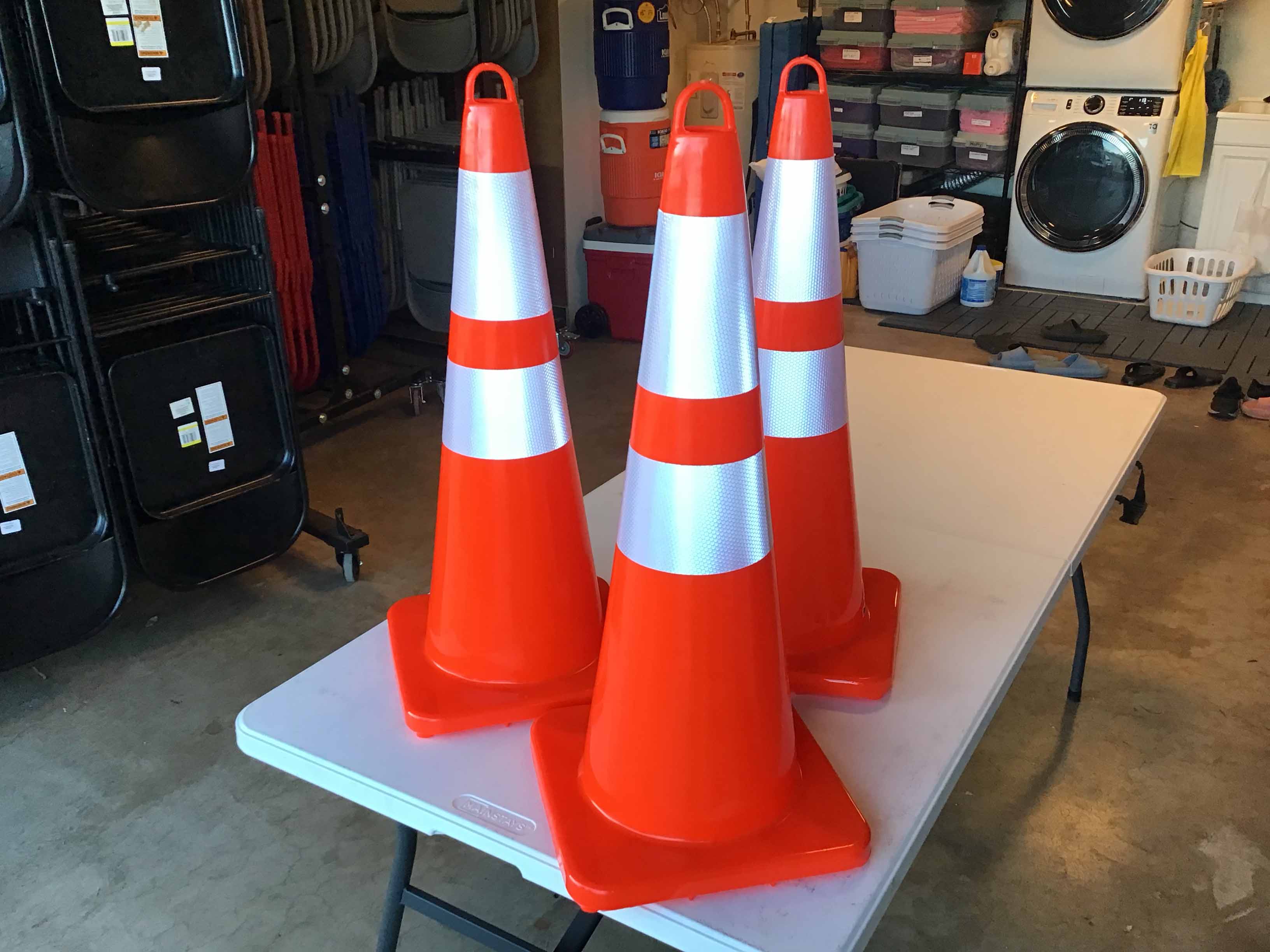 traffic cones (28-inch)