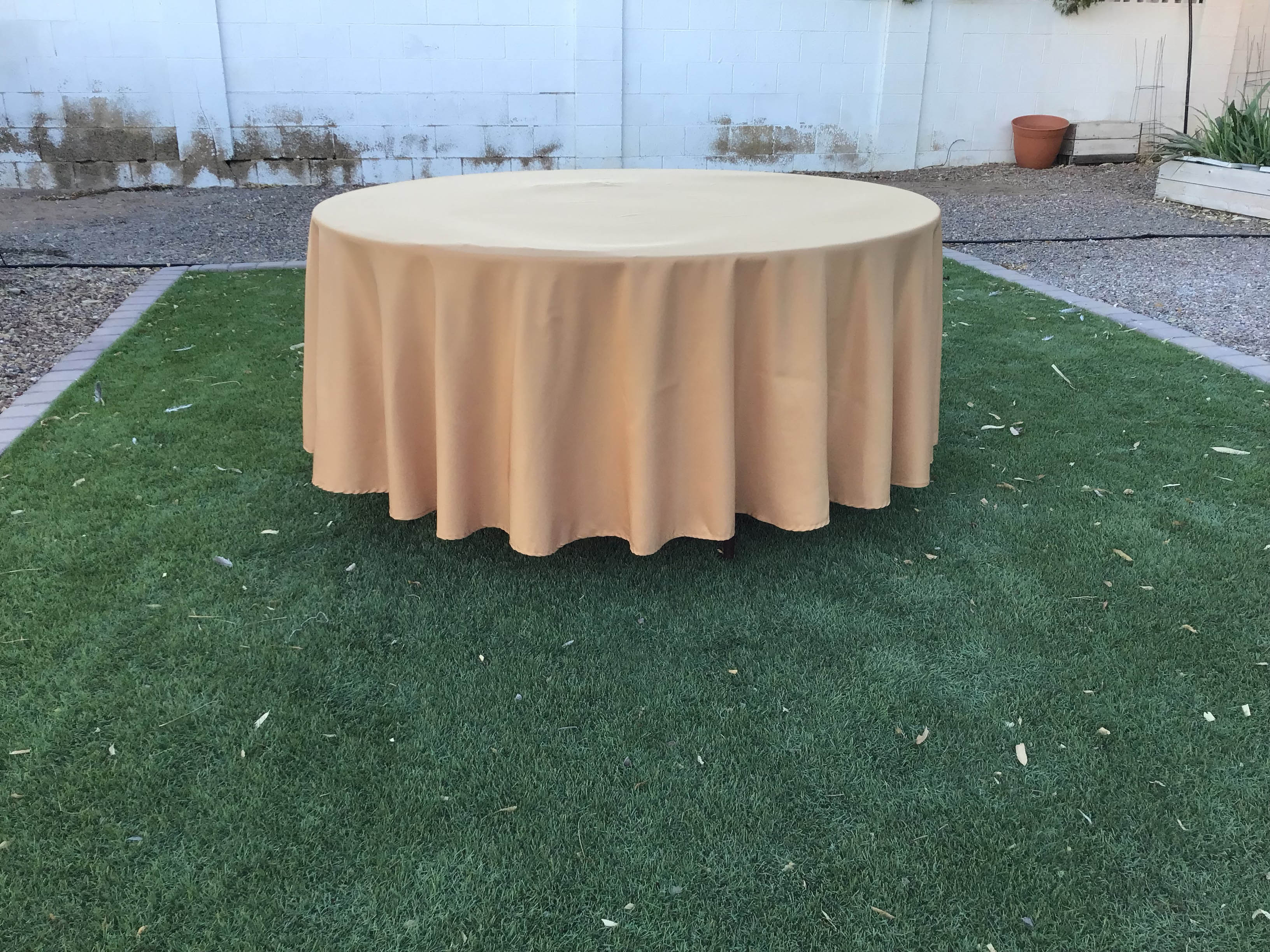 round tablecloths (gold) - 108
