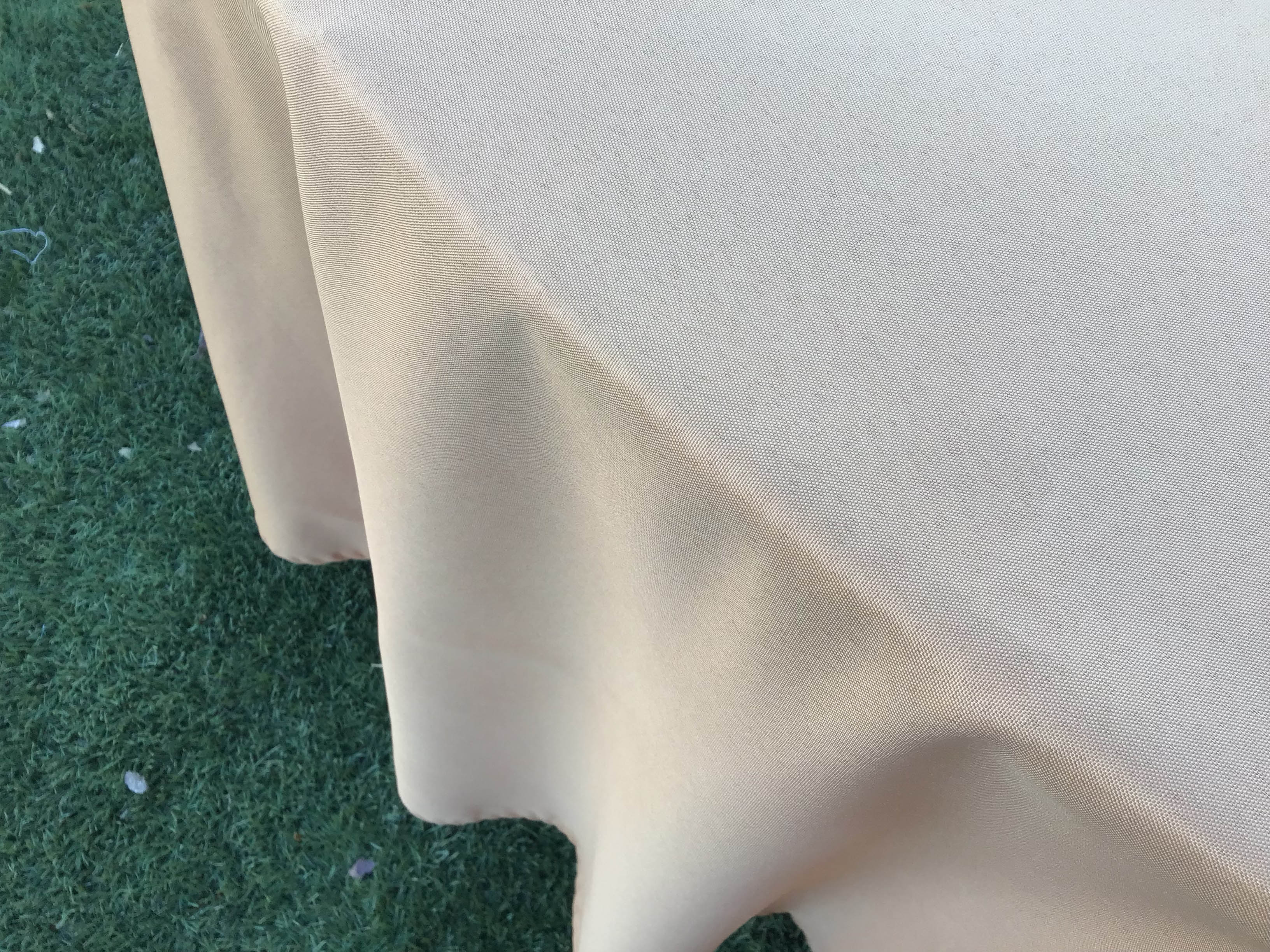round tablecloths (gold) - 108