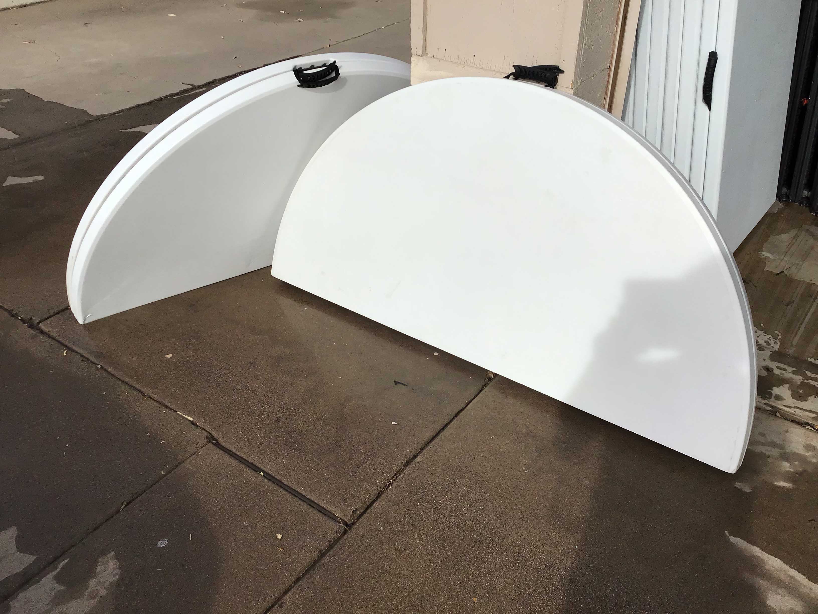 5 foot round tables (bifold)