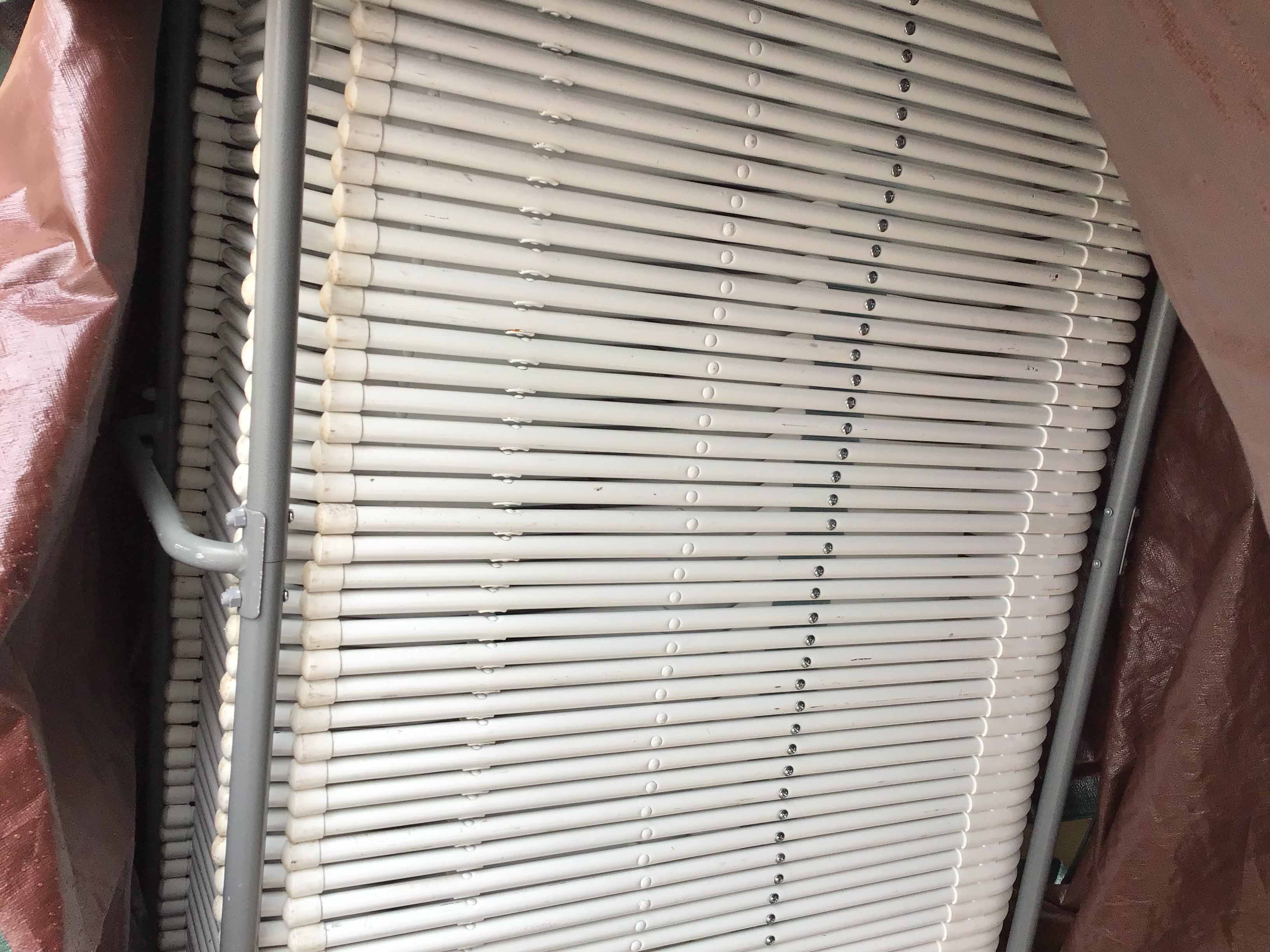 folding chairs (resin w/steel frame, white)