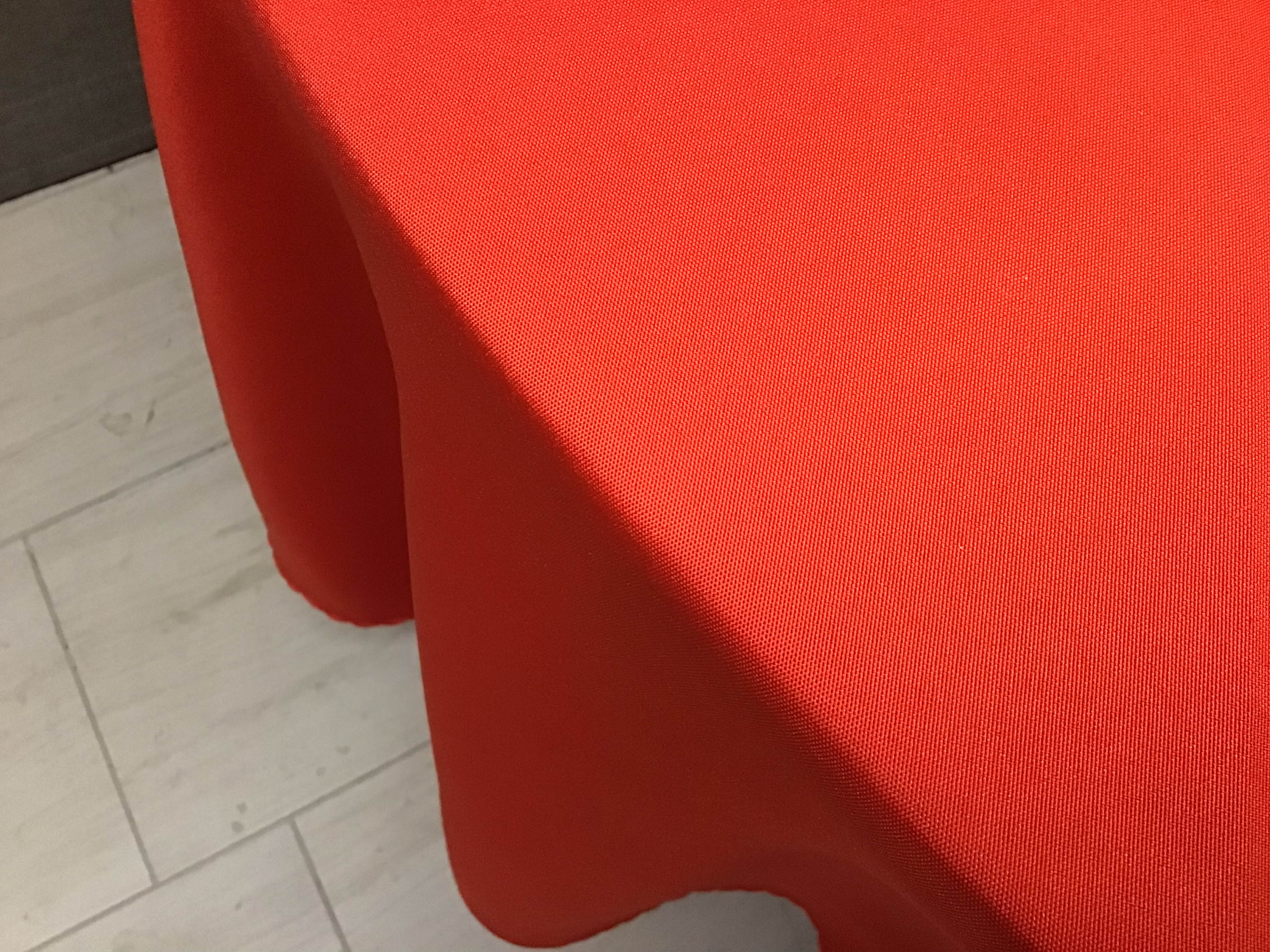 round tablecloths (red) - 108