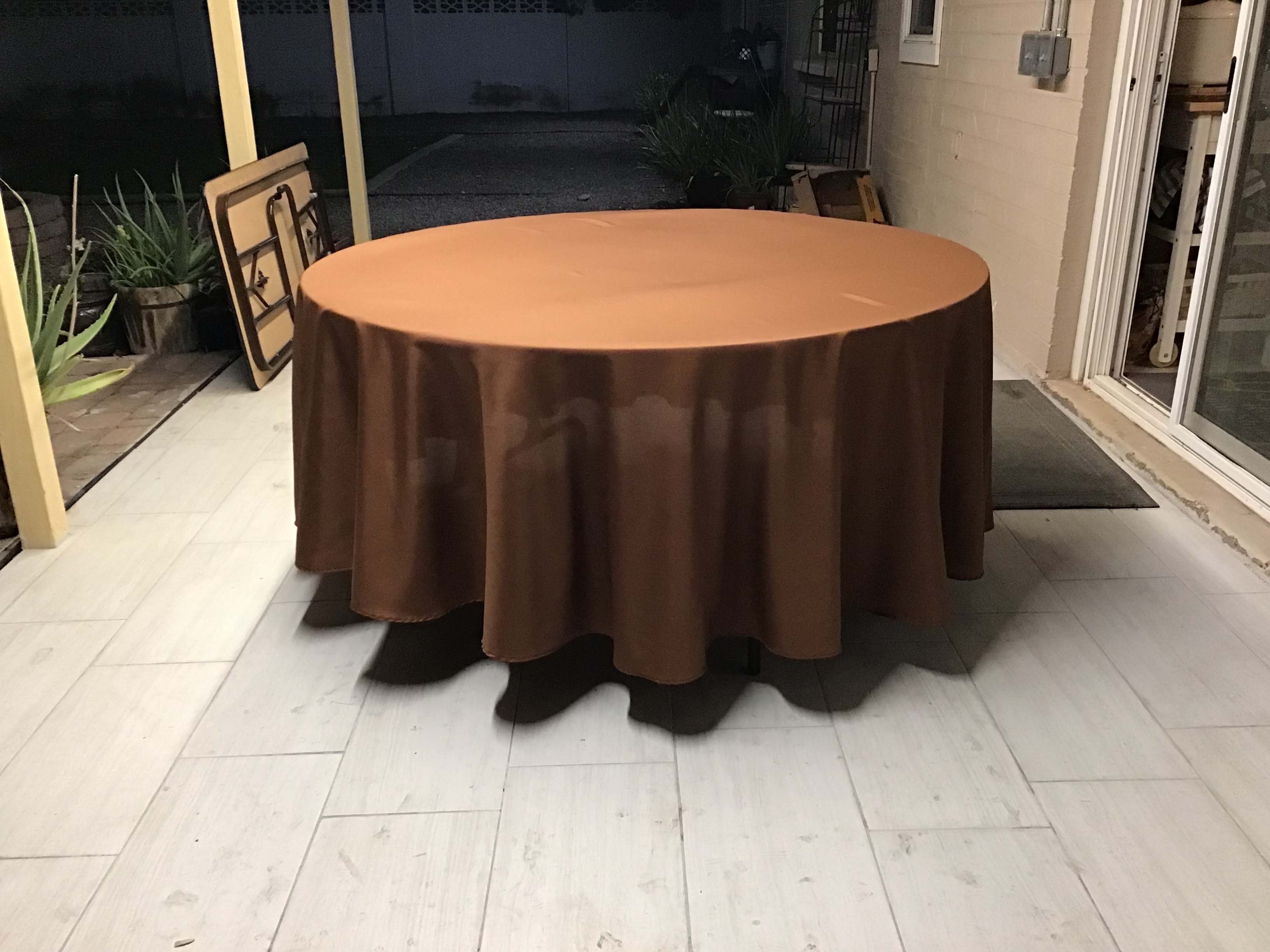 round tablecloths (cinnamon brown) - 108
