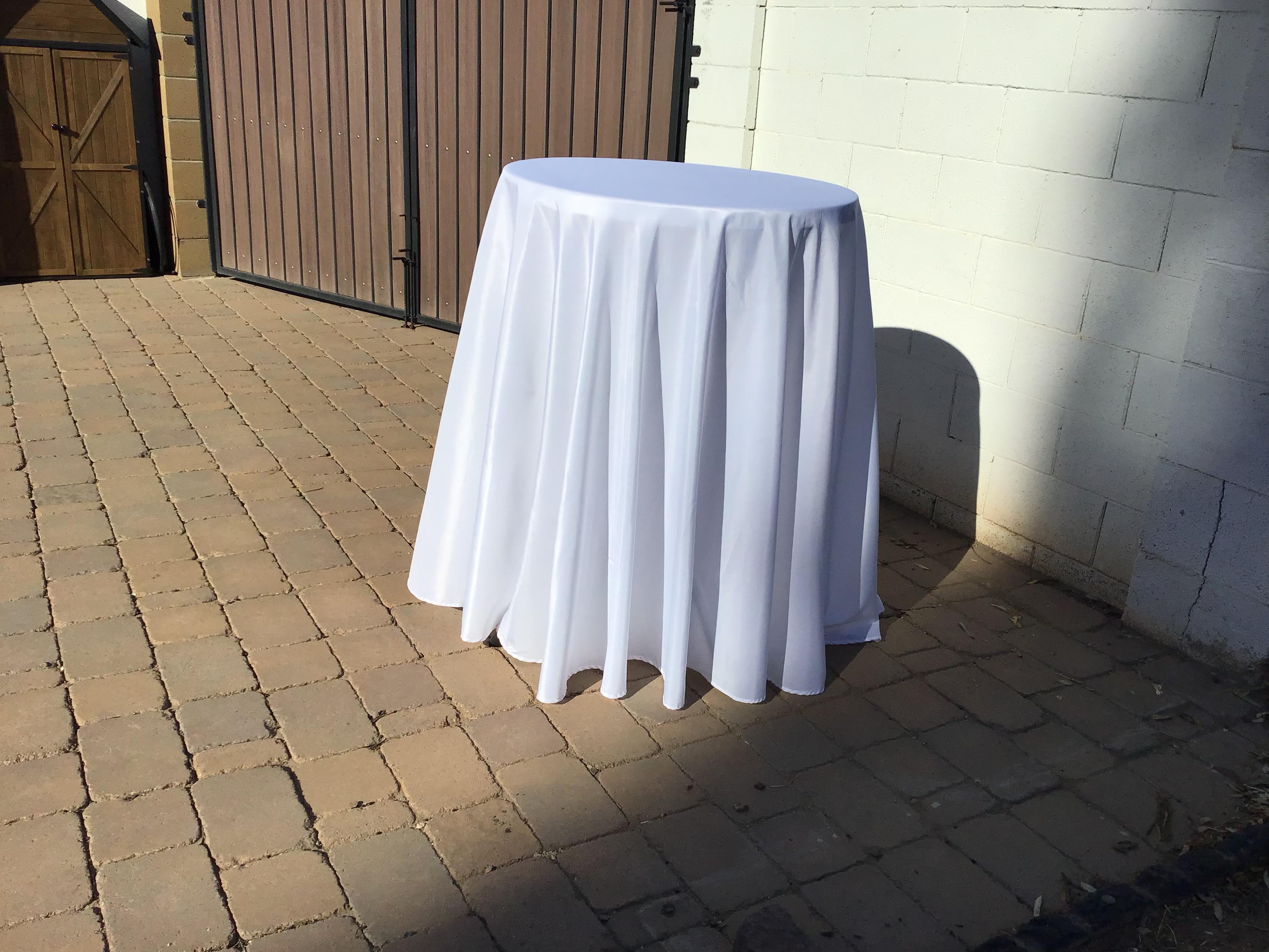 round tablecloths (white) - 120