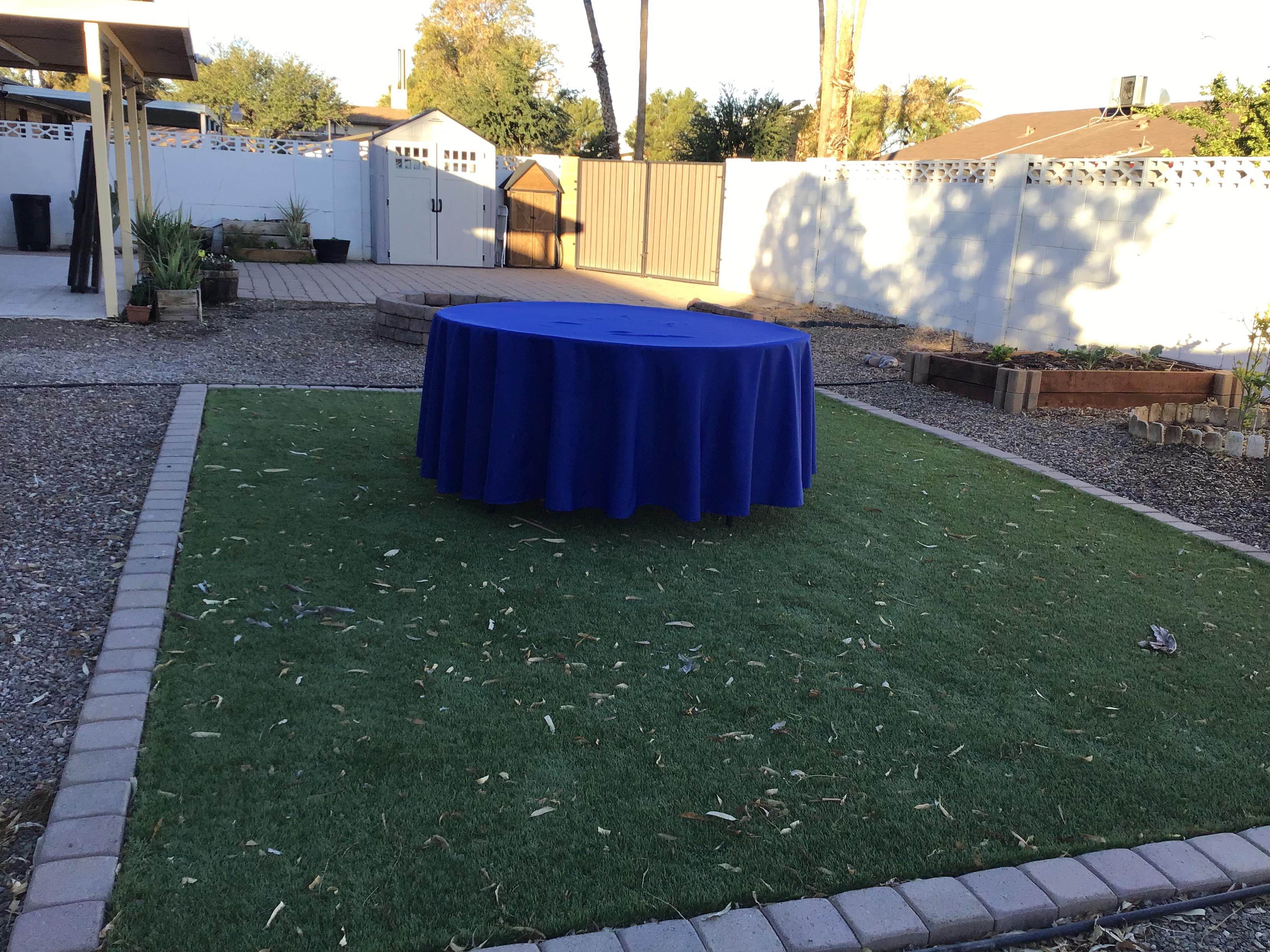 round tablecloths (royal blue) - 108
