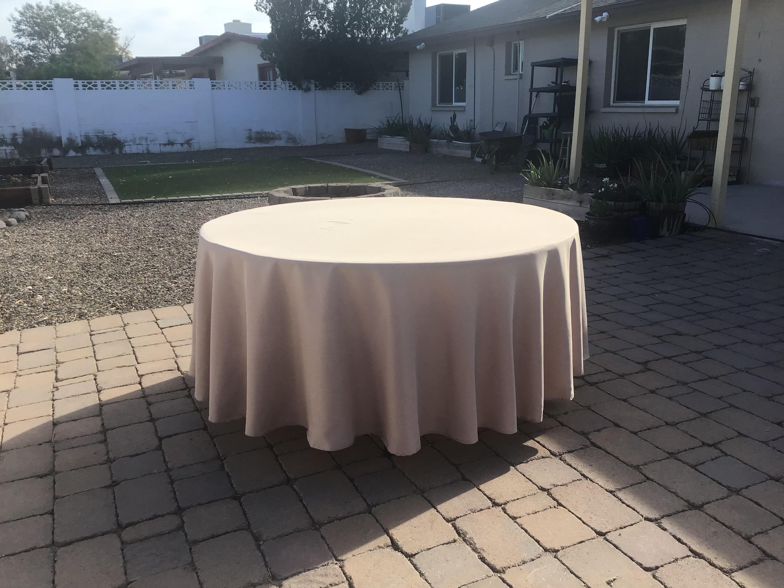 round tablecloths (nude) - 108