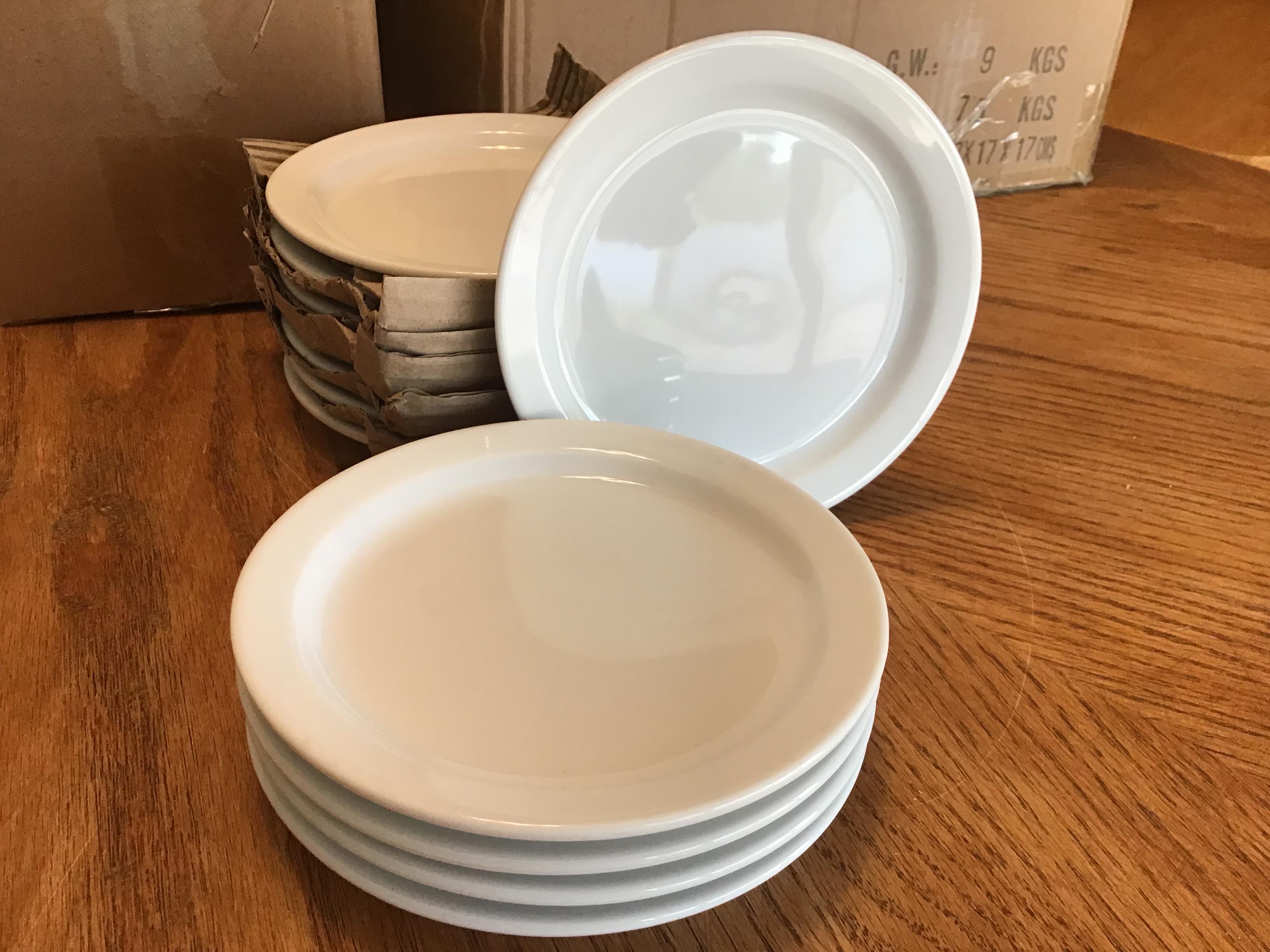 dessert plates - porcelain (Oneida Buffalo bright white) - 5 1/2