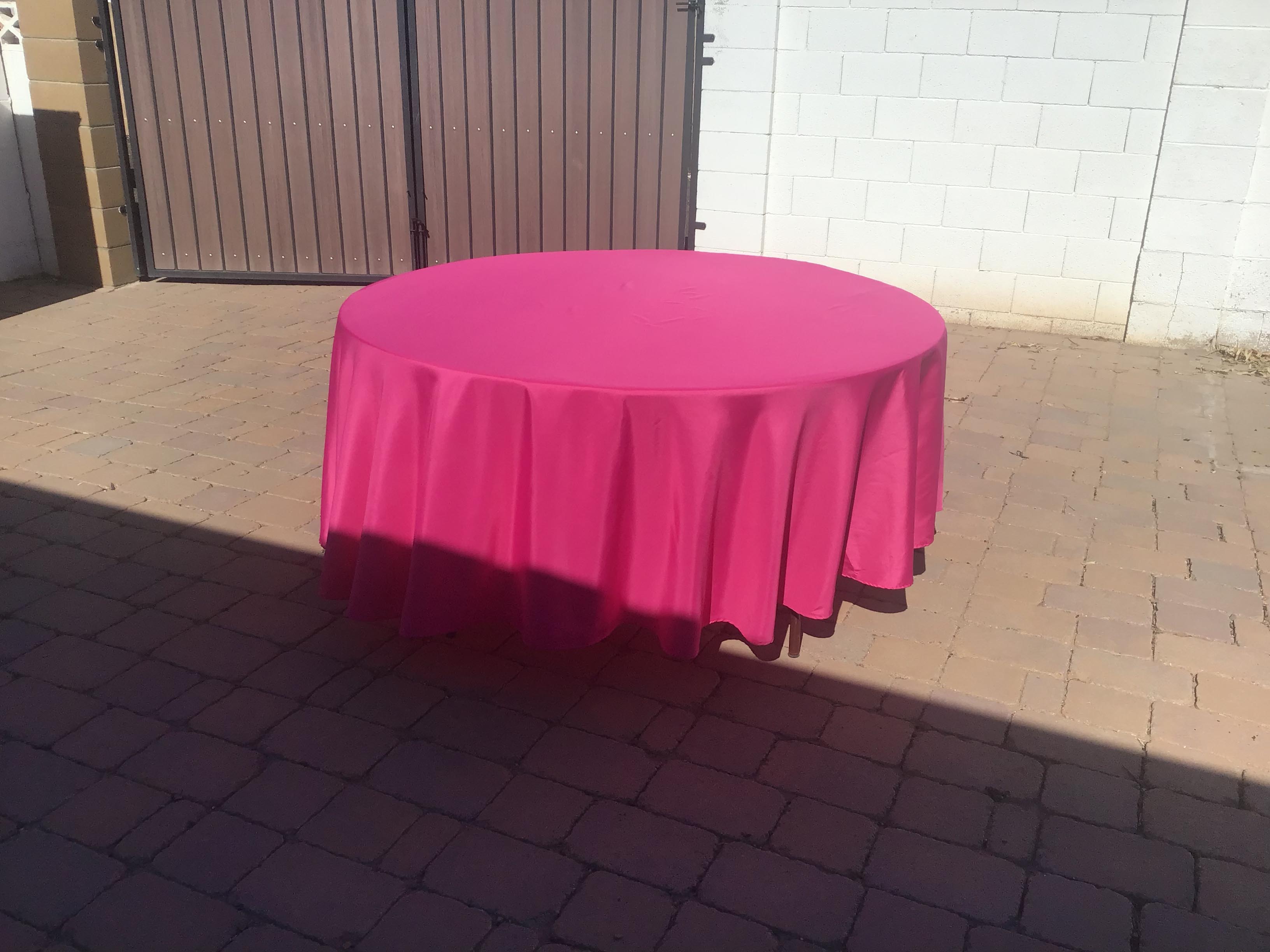 round tablecloths (fuchsia) - 108