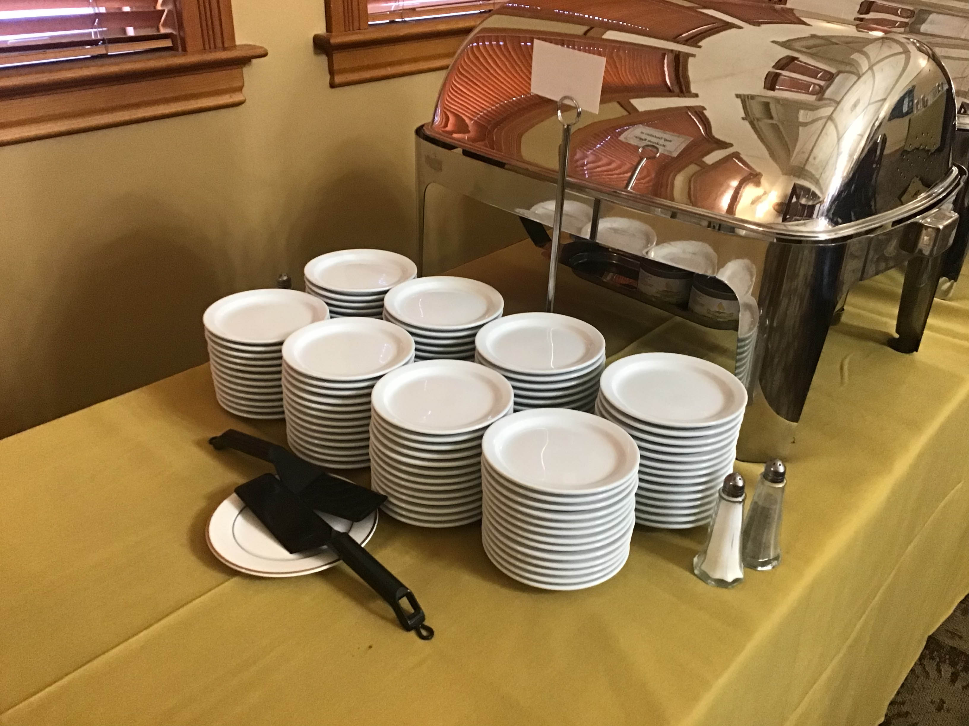 dessert plates - porcelain (Oneida Buffalo bright white) - 5 1/2