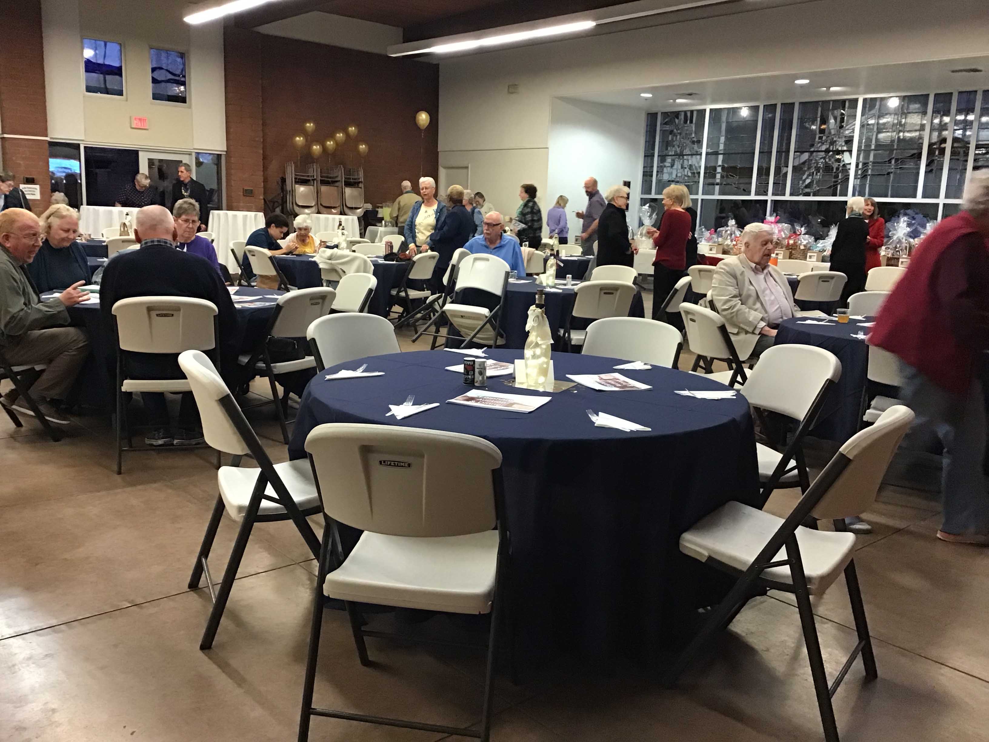 round tablecloths (navy blue) - 108