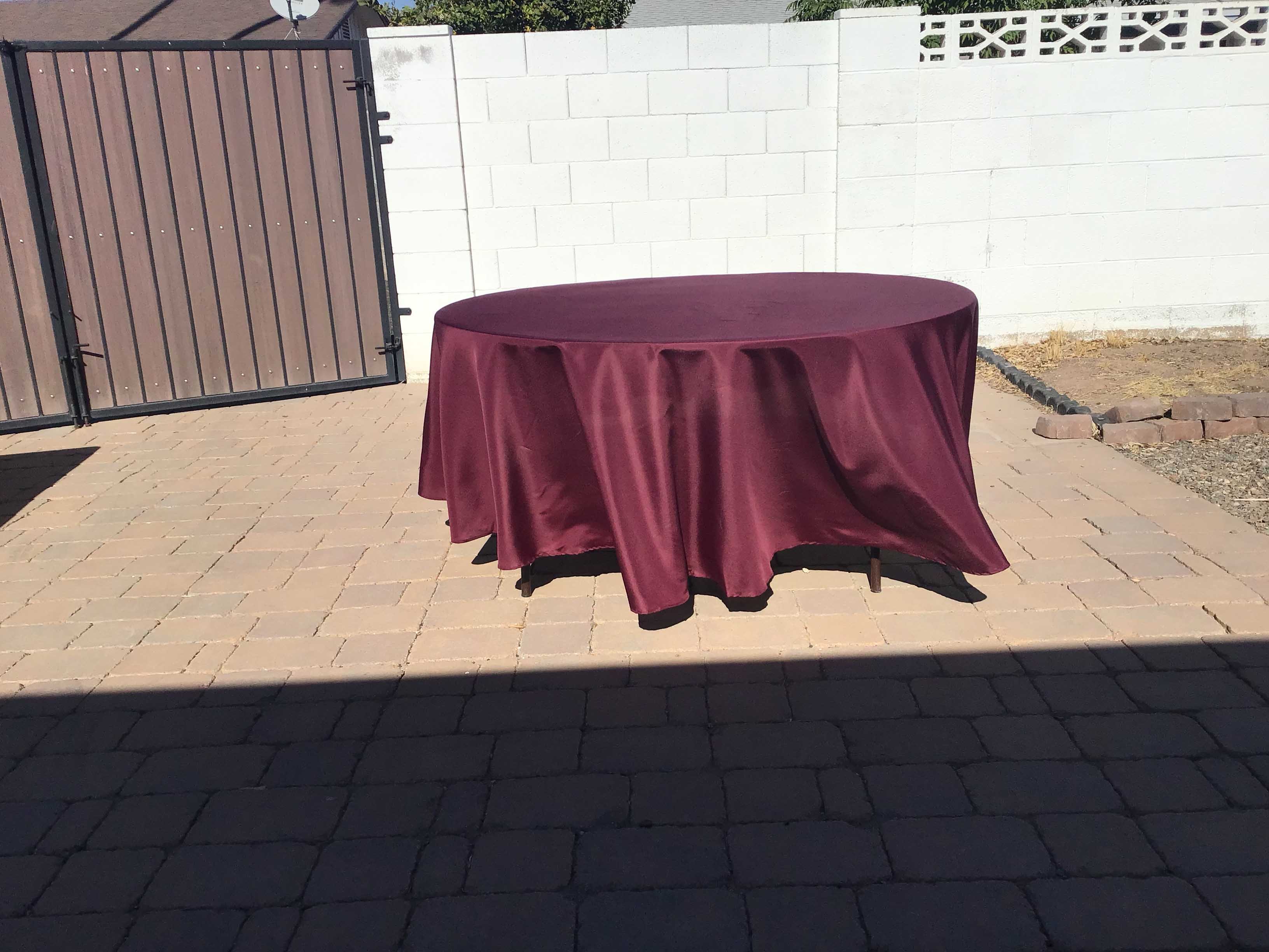 round tablecloths (burgundy) - 108