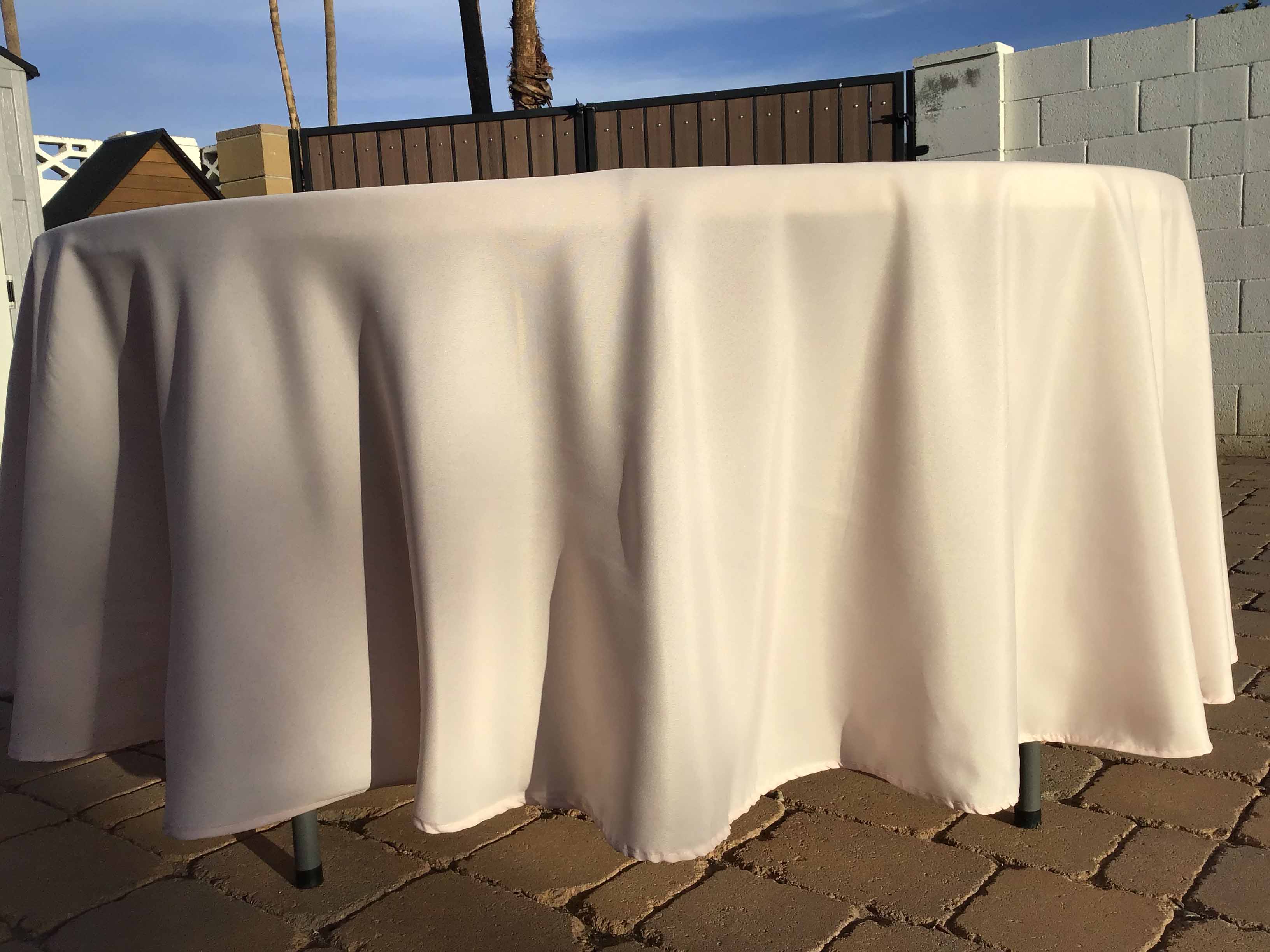 round tablecloths (blush) - 108