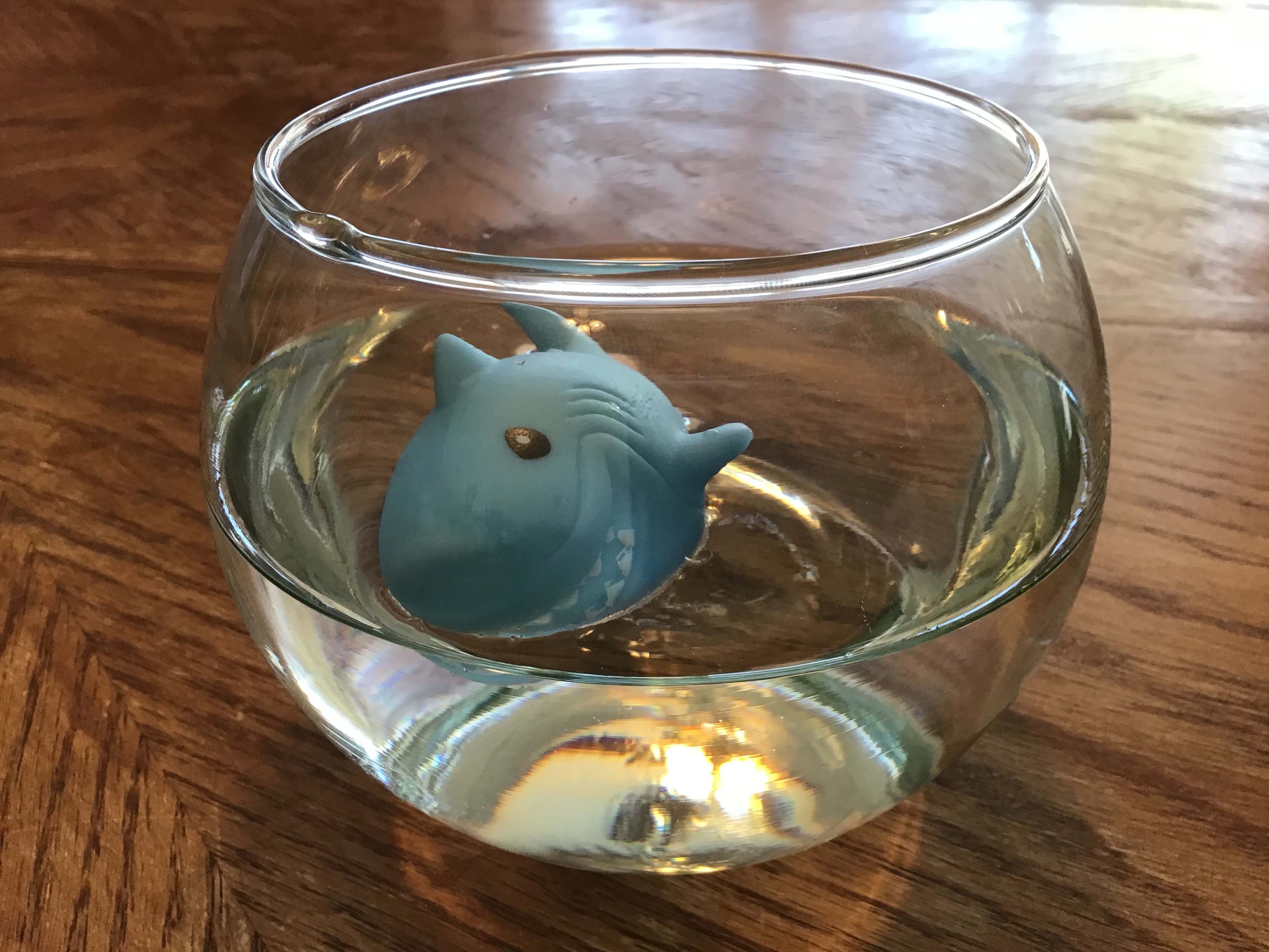 glass fish bowl vase (3.3 x 2.8 x 3.5)