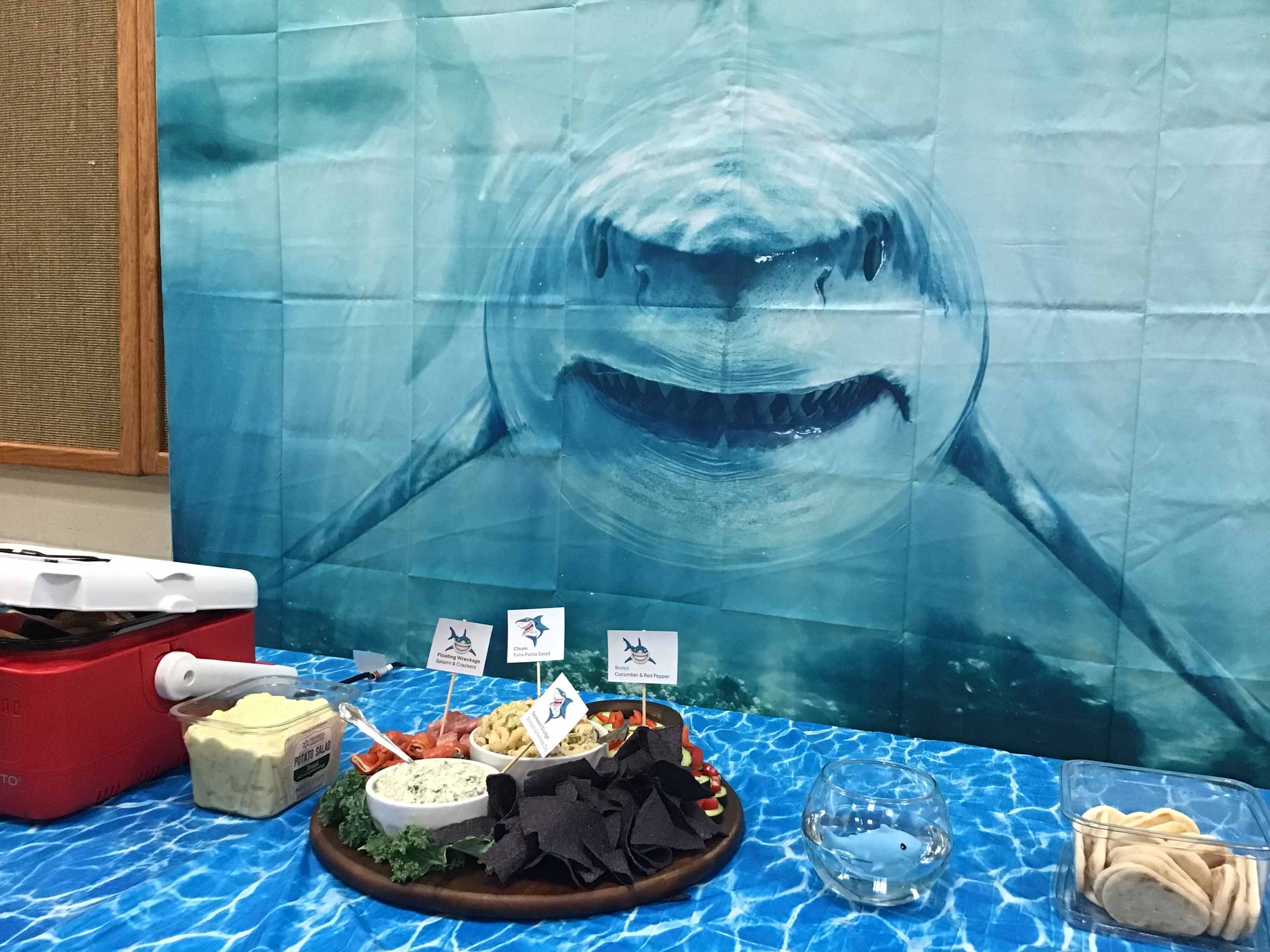 backdrop / tablecloth (fabric, shark) - 72 x 96