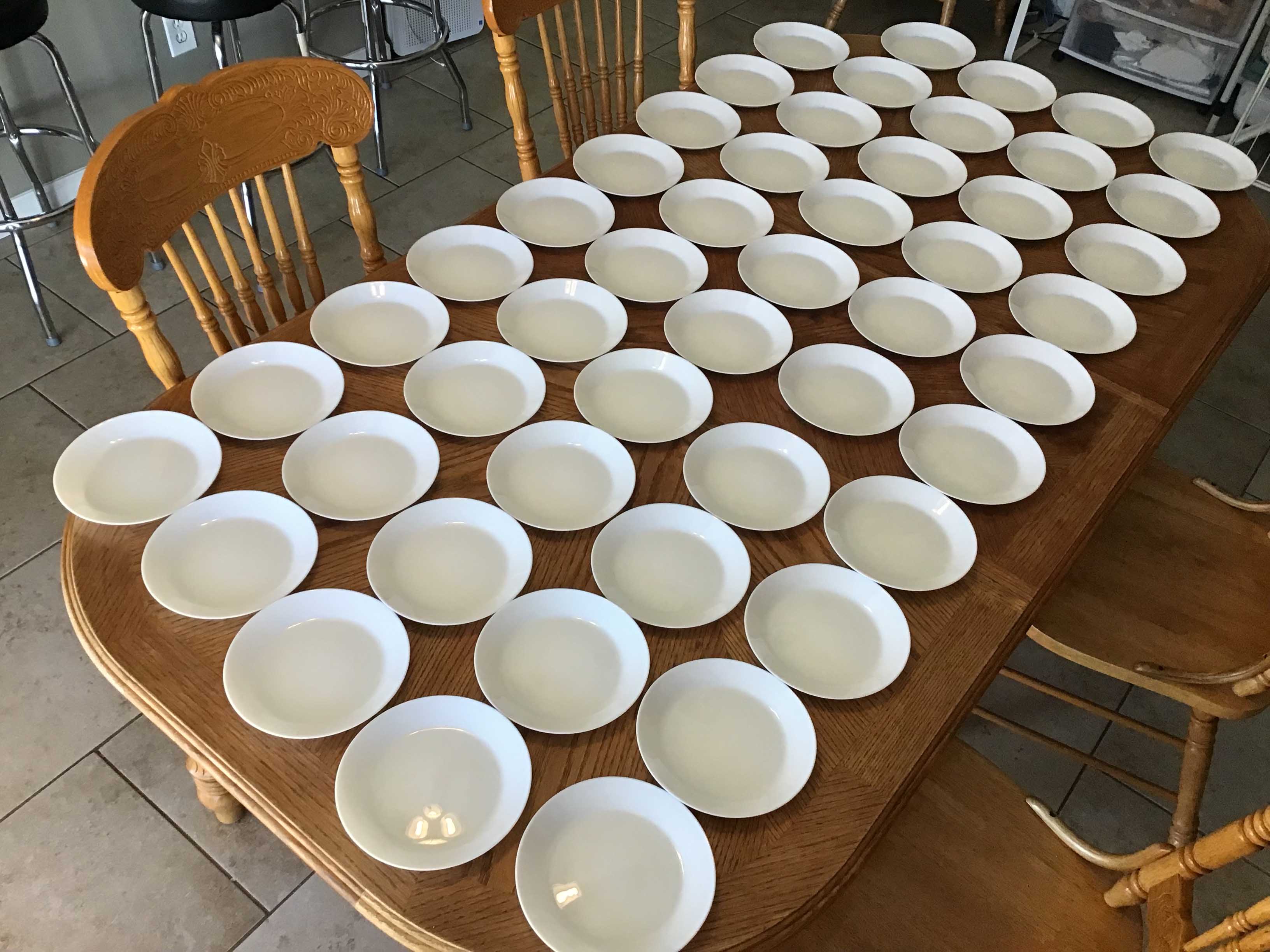 salad plates - glass (white, Oftast) - 7 1/2”