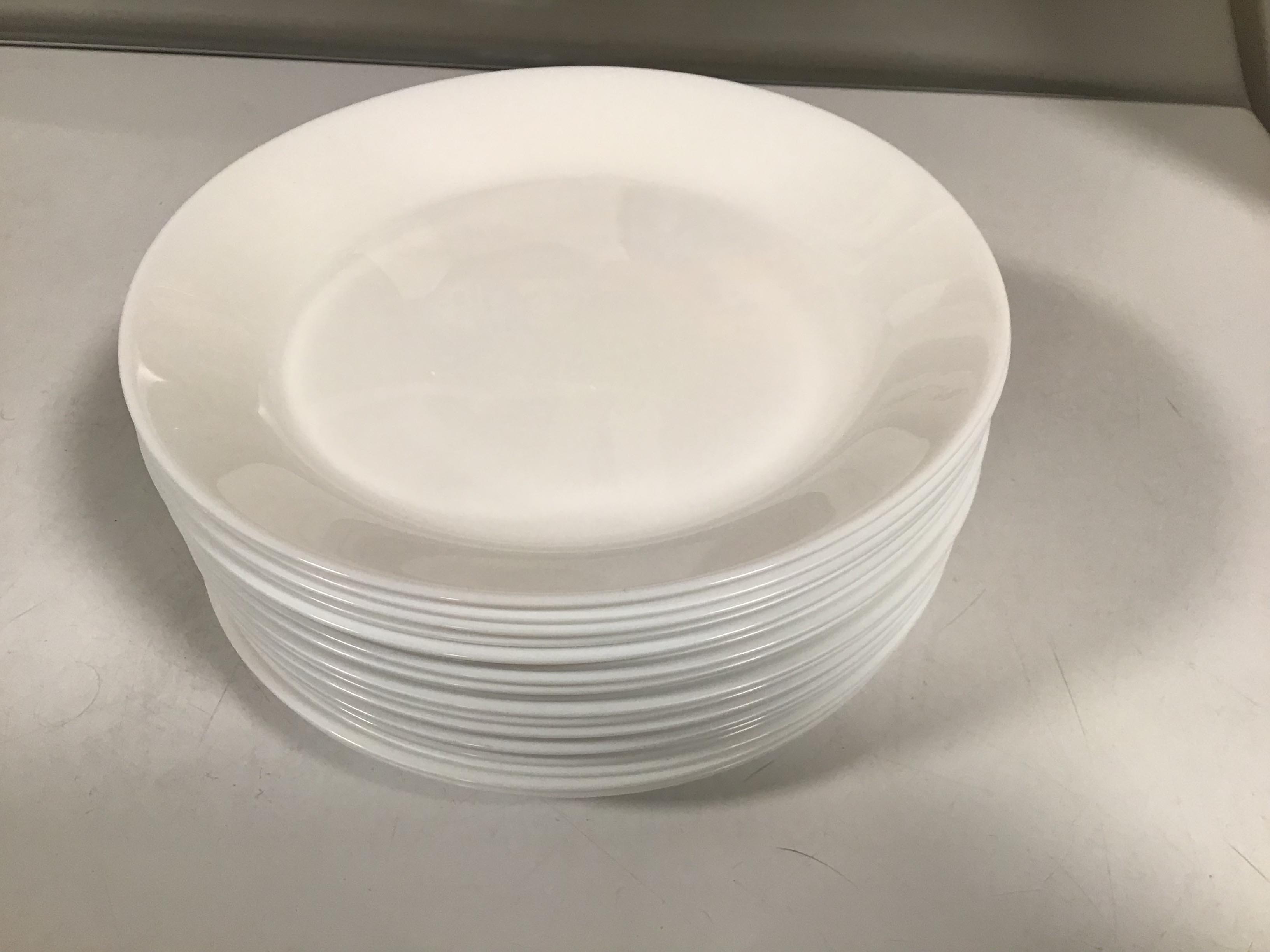 salad plates - glass (white, Oftast) - 7 1/2”