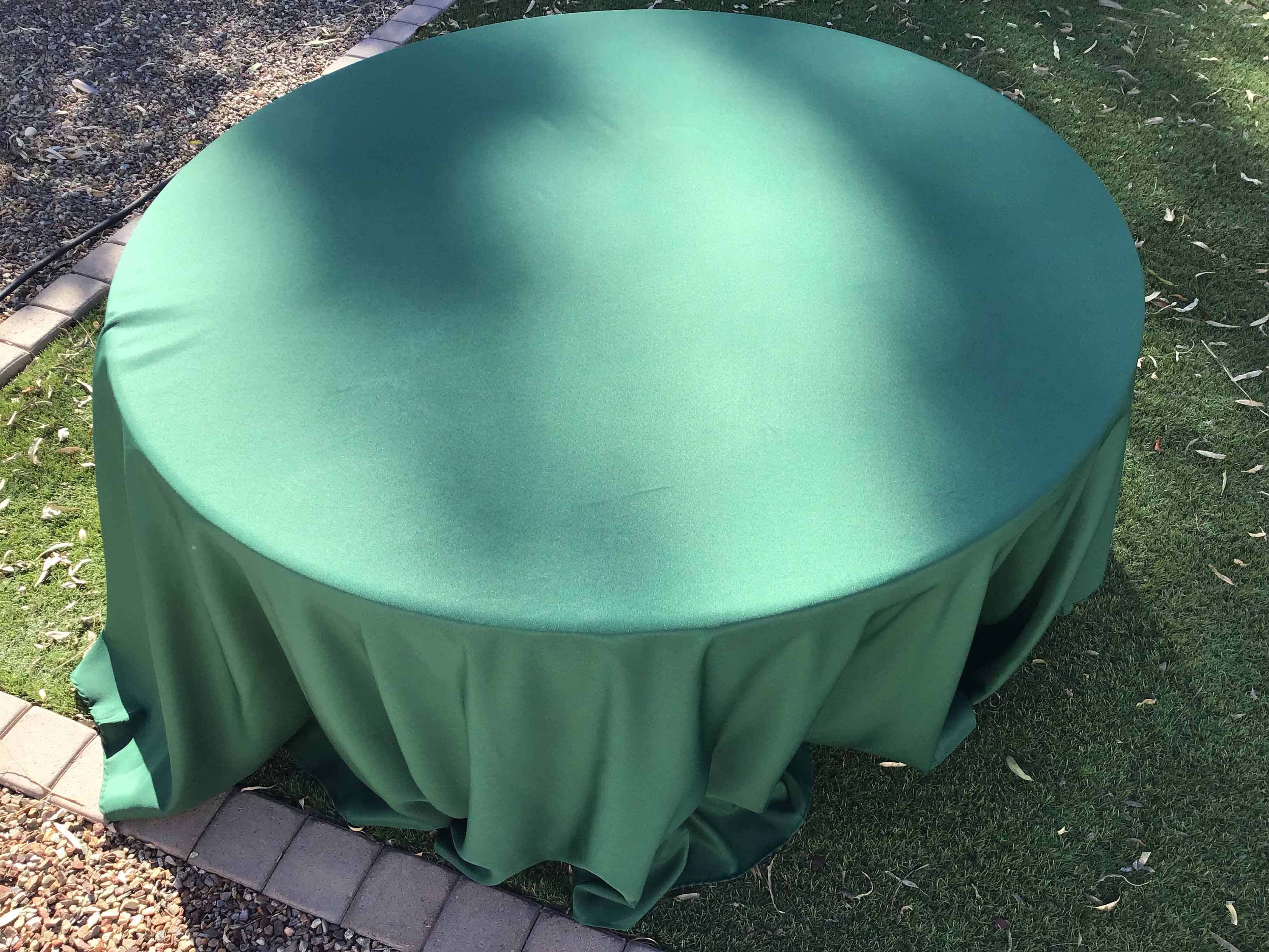 round tablecloths (forest green) - 120