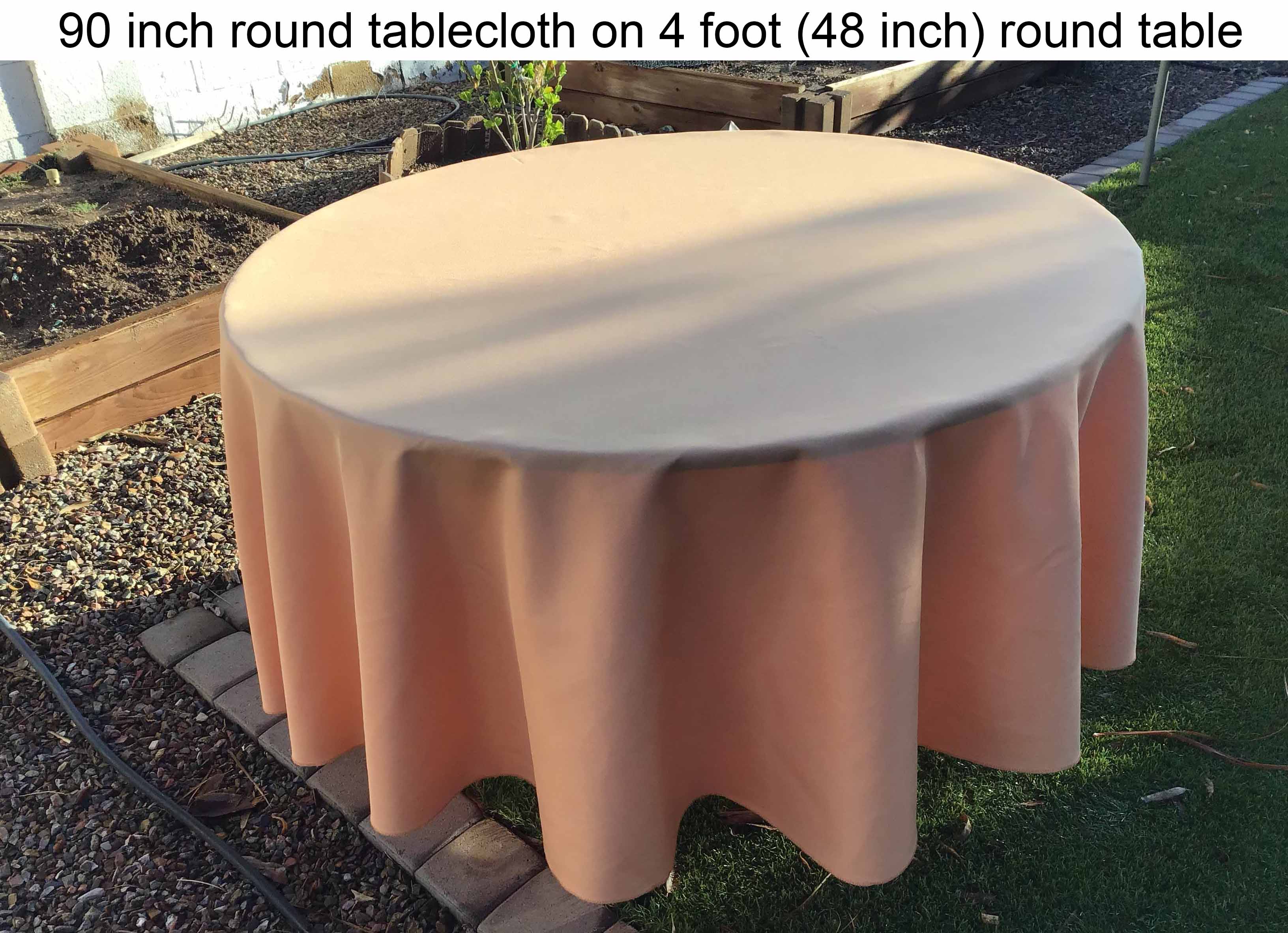 round tablecloths (peach) - 90