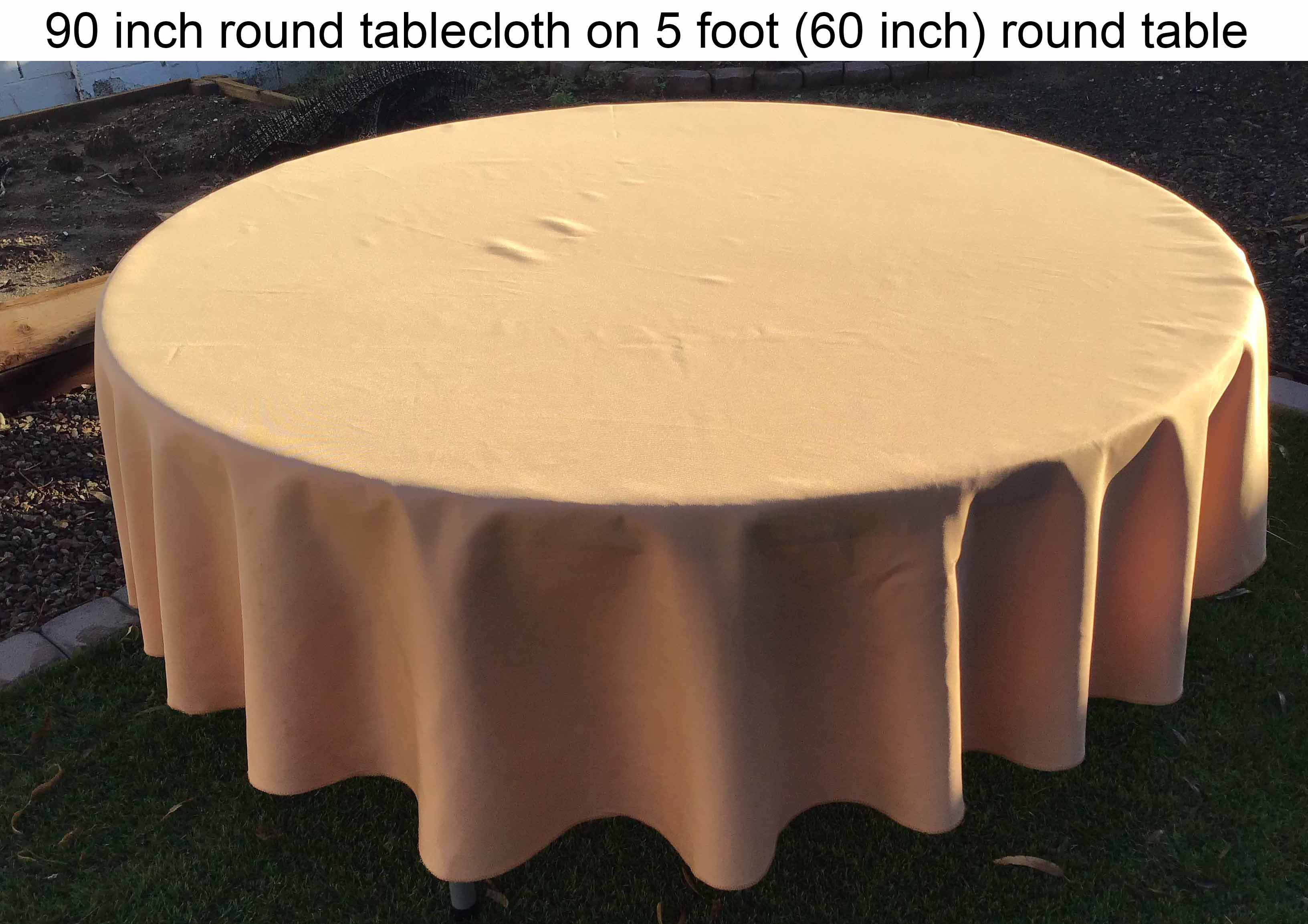 round tablecloths (peach) - 90