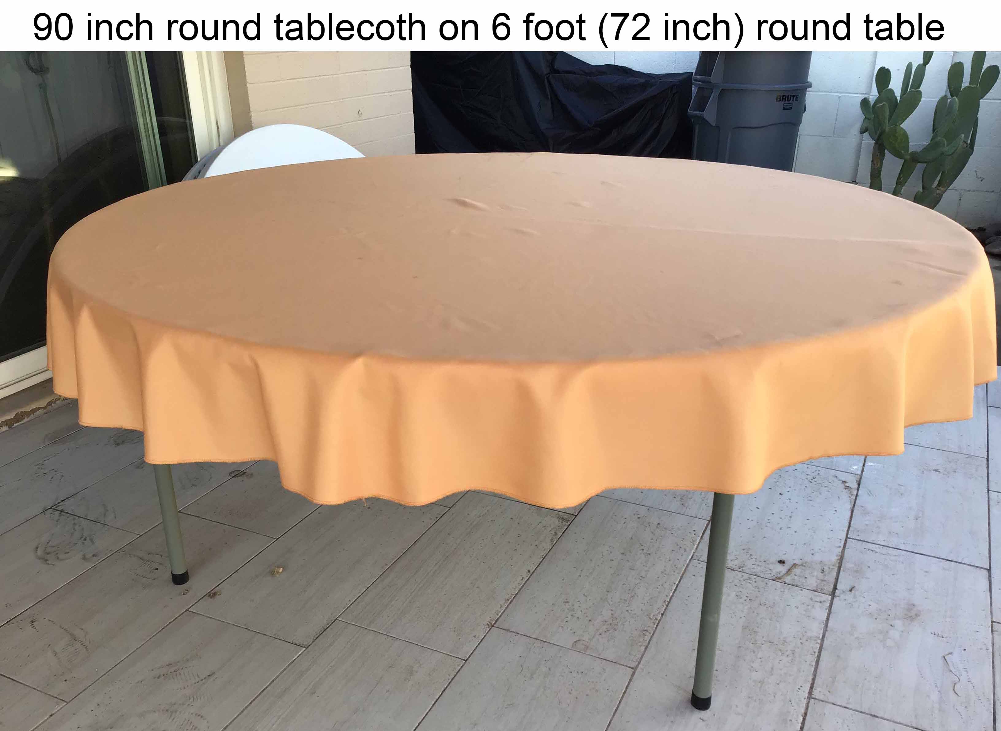 round tablecloths (peach) - 90