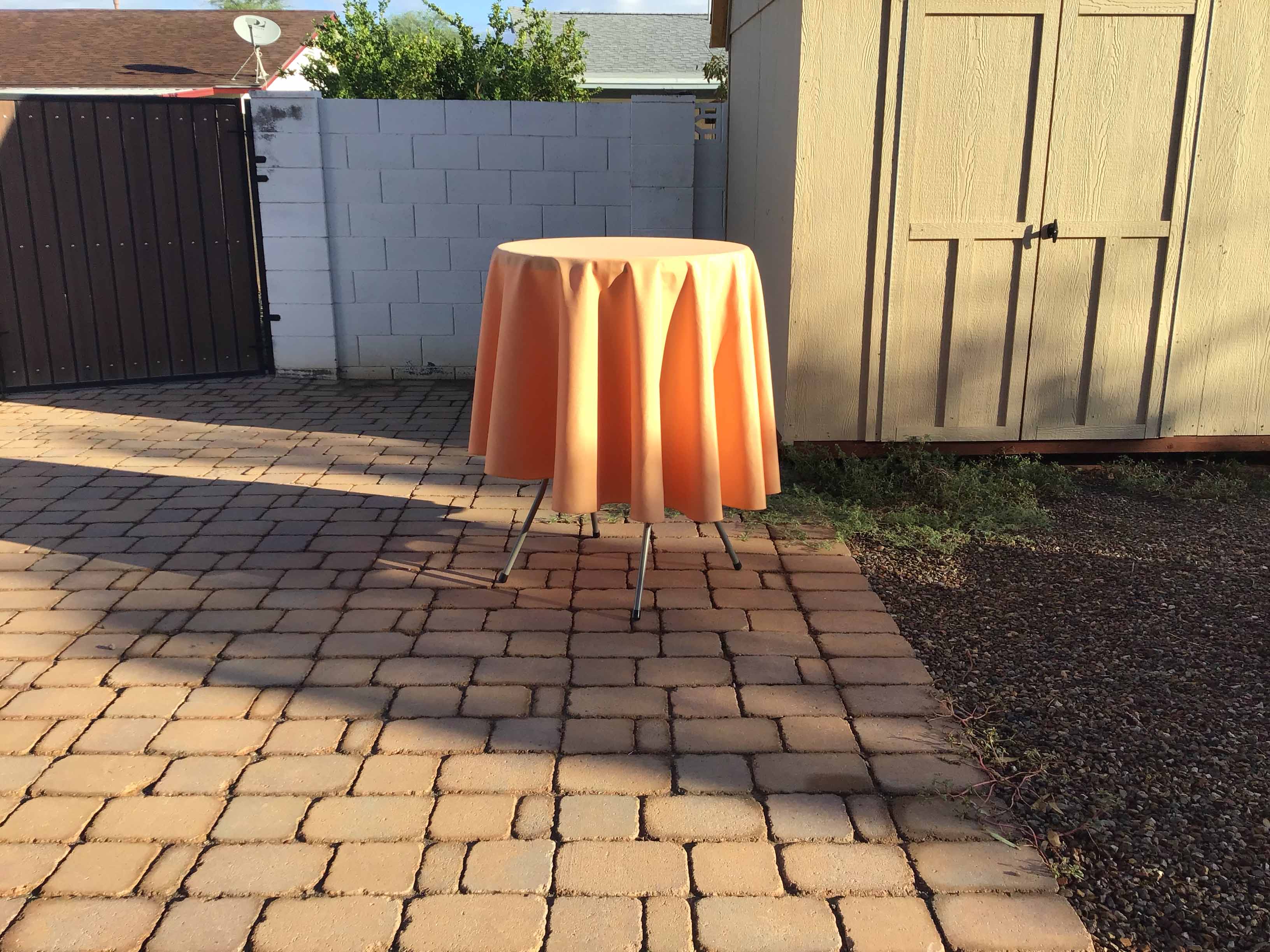 round tablecloths (peach) - 90