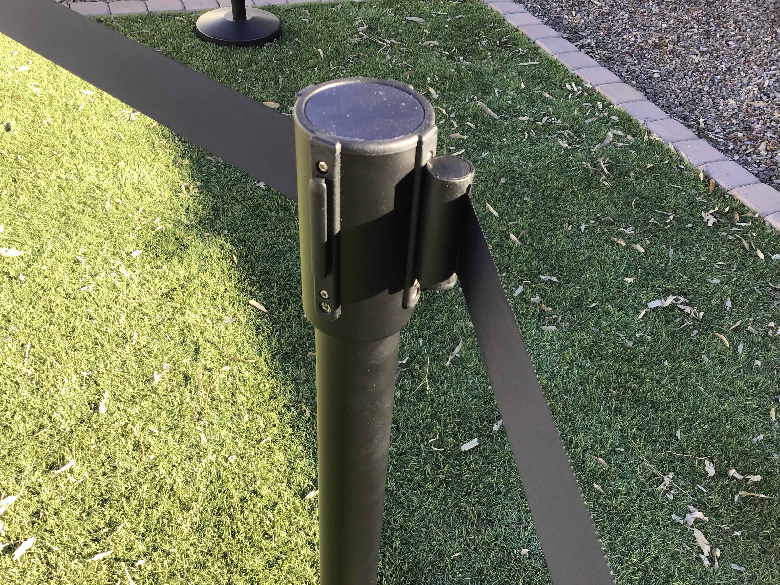 stanchion with 6.5 foot retractable belt