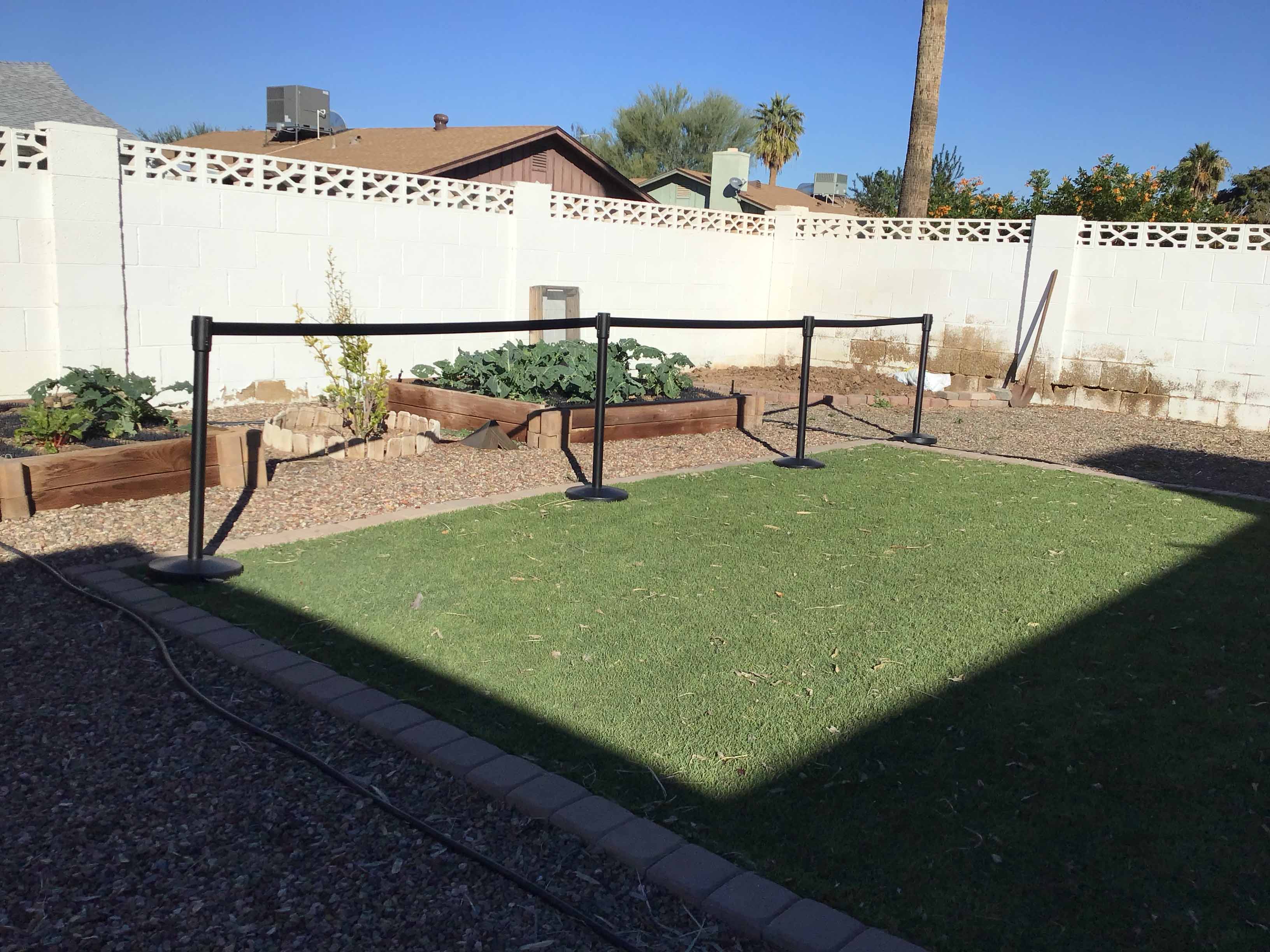 stanchion with 6.5 foot retractable belt