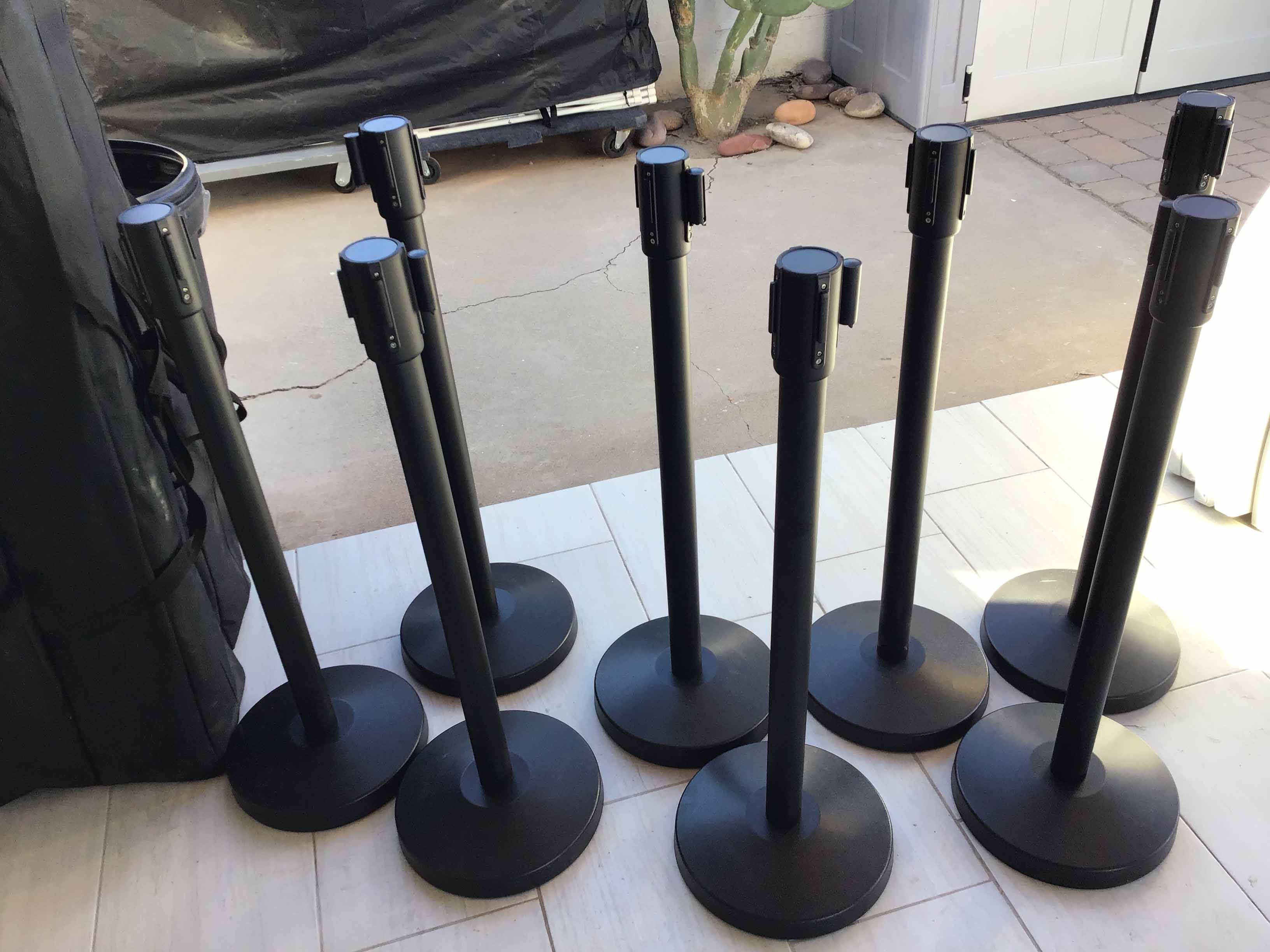 stanchion with 6.5 foot retractable belt