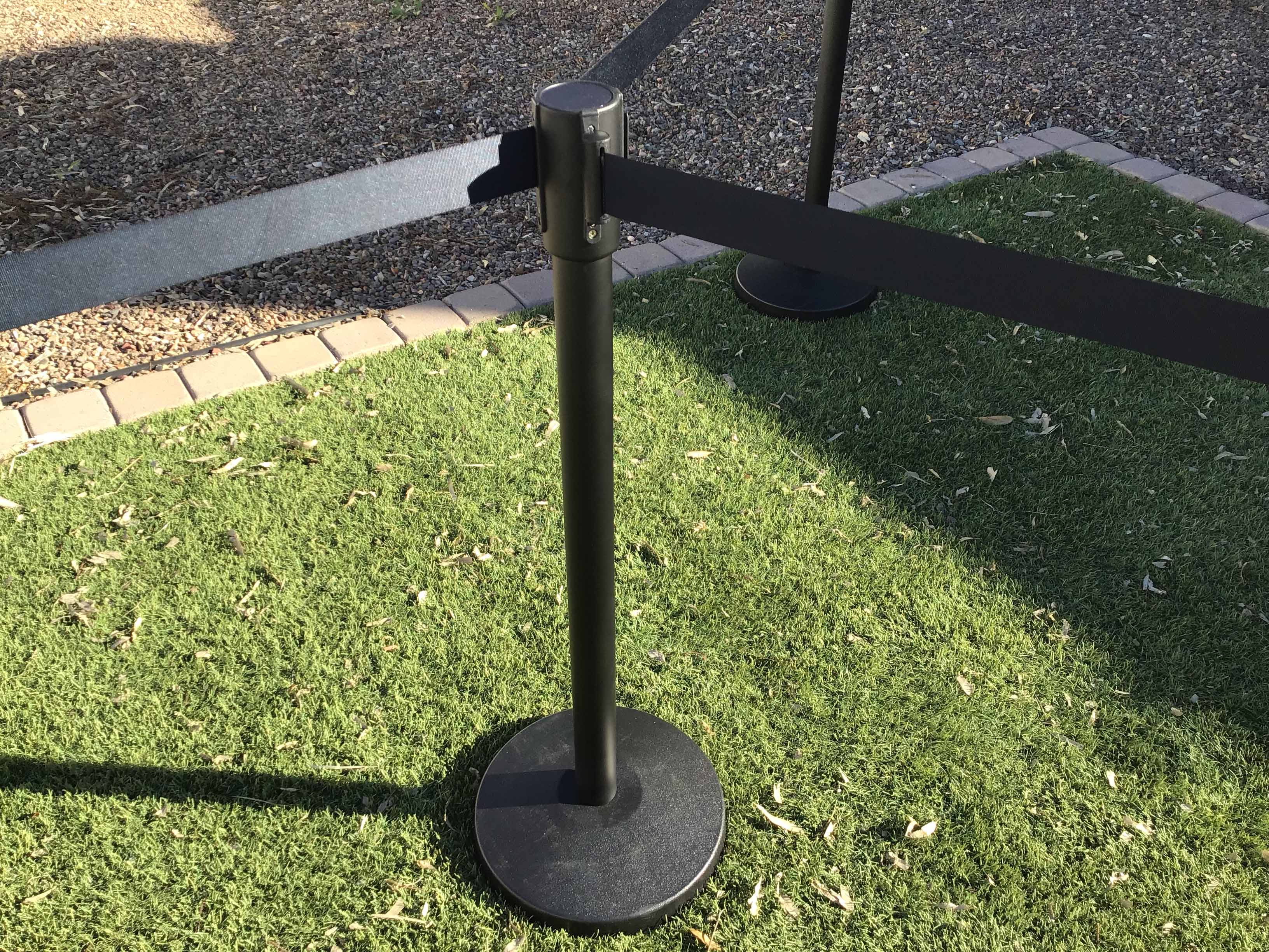 stanchion with 6.5 foot retractable belt