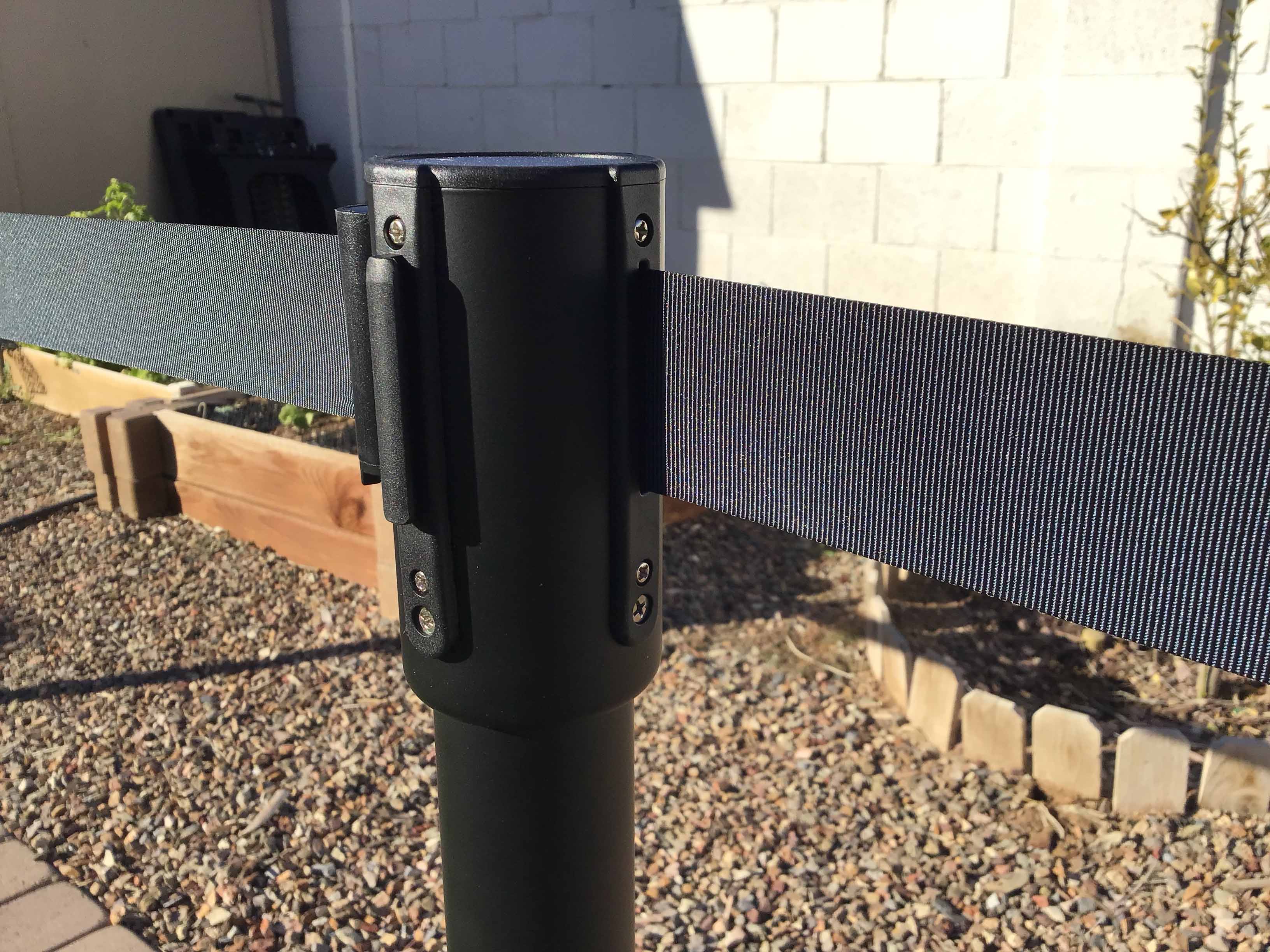 stanchion with 6.5 foot retractable belt