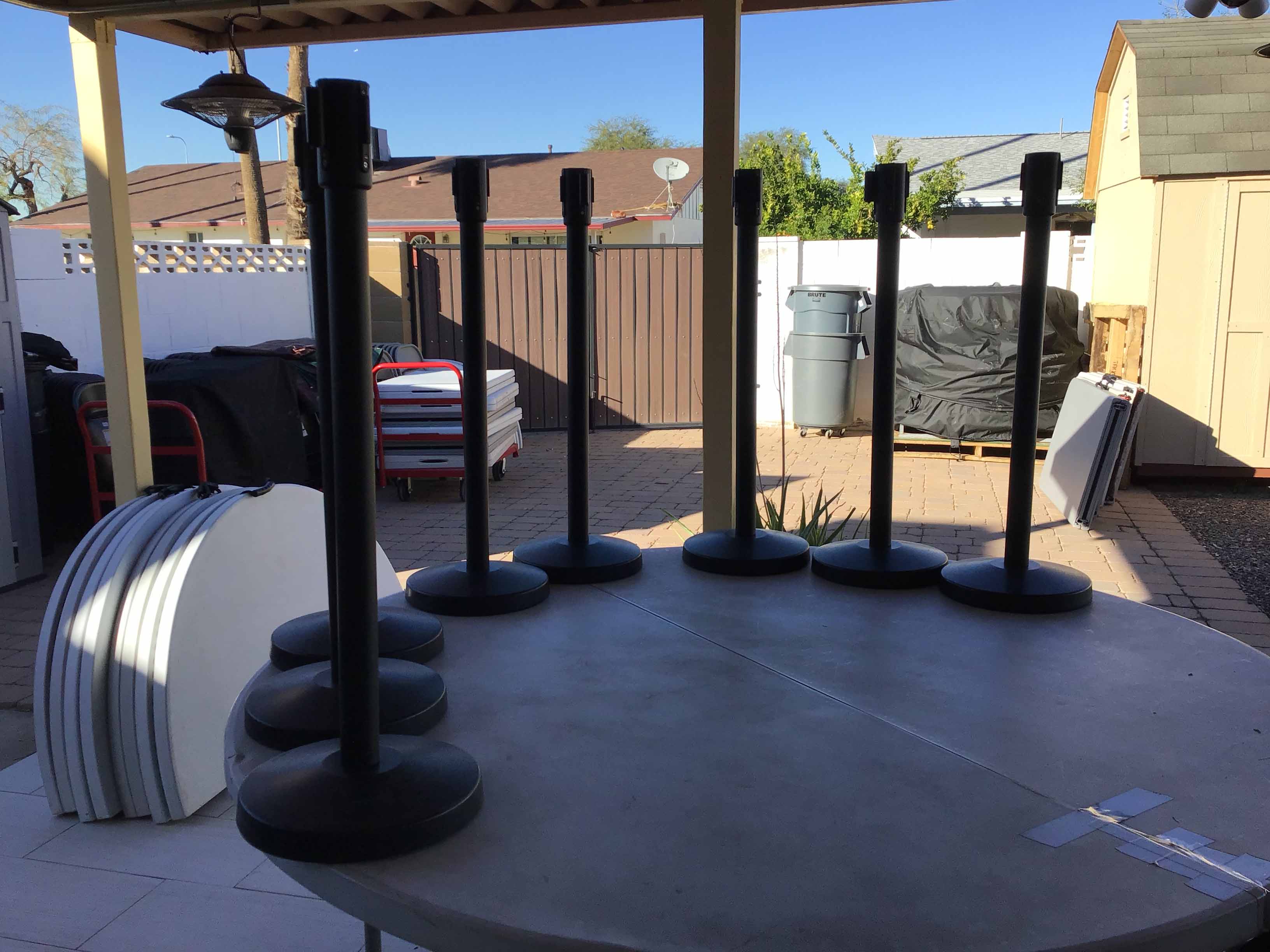 stanchion with 6.5 foot retractable belt