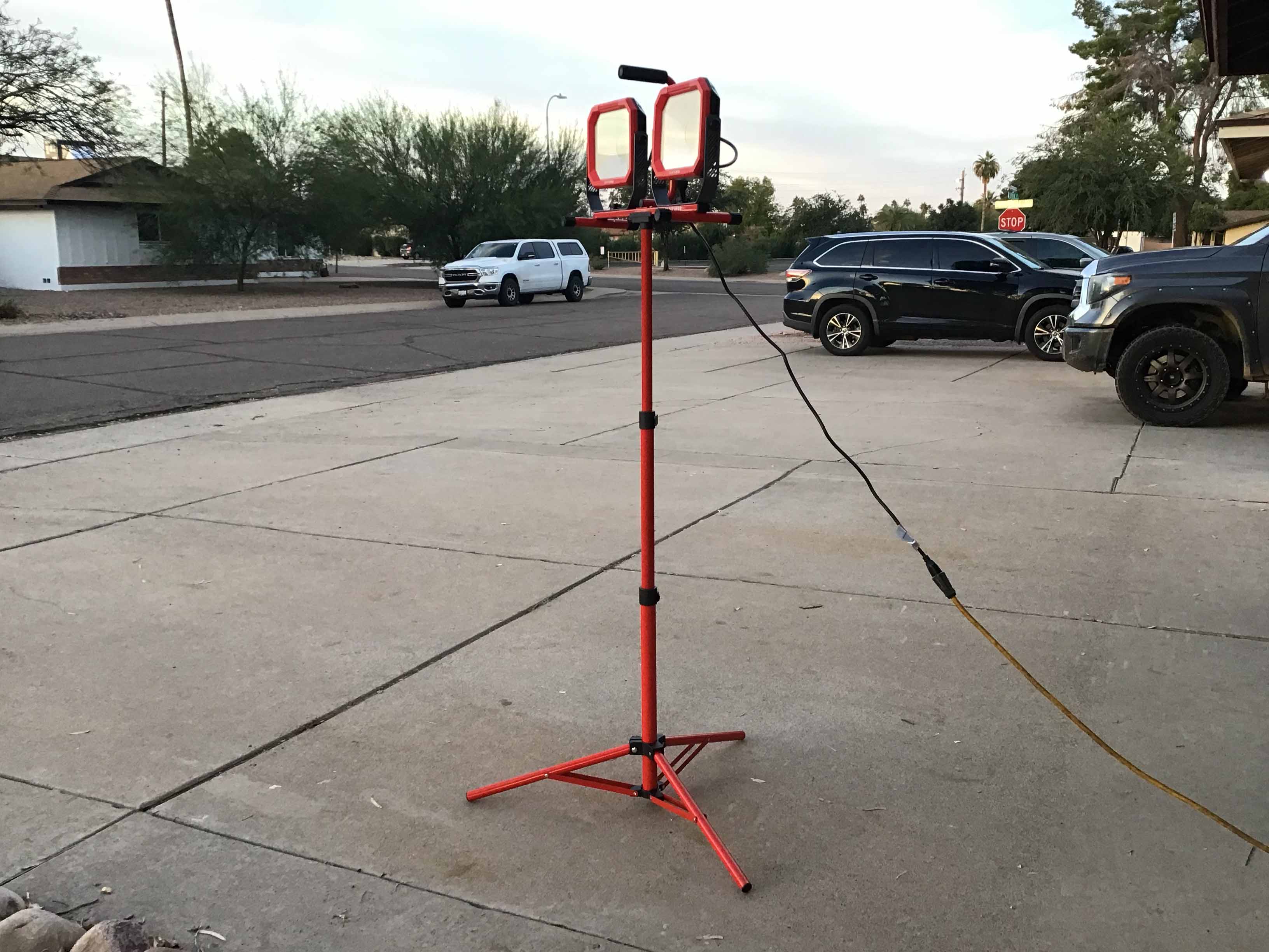 9000 lumens LED work light with tripod (Craftsman)