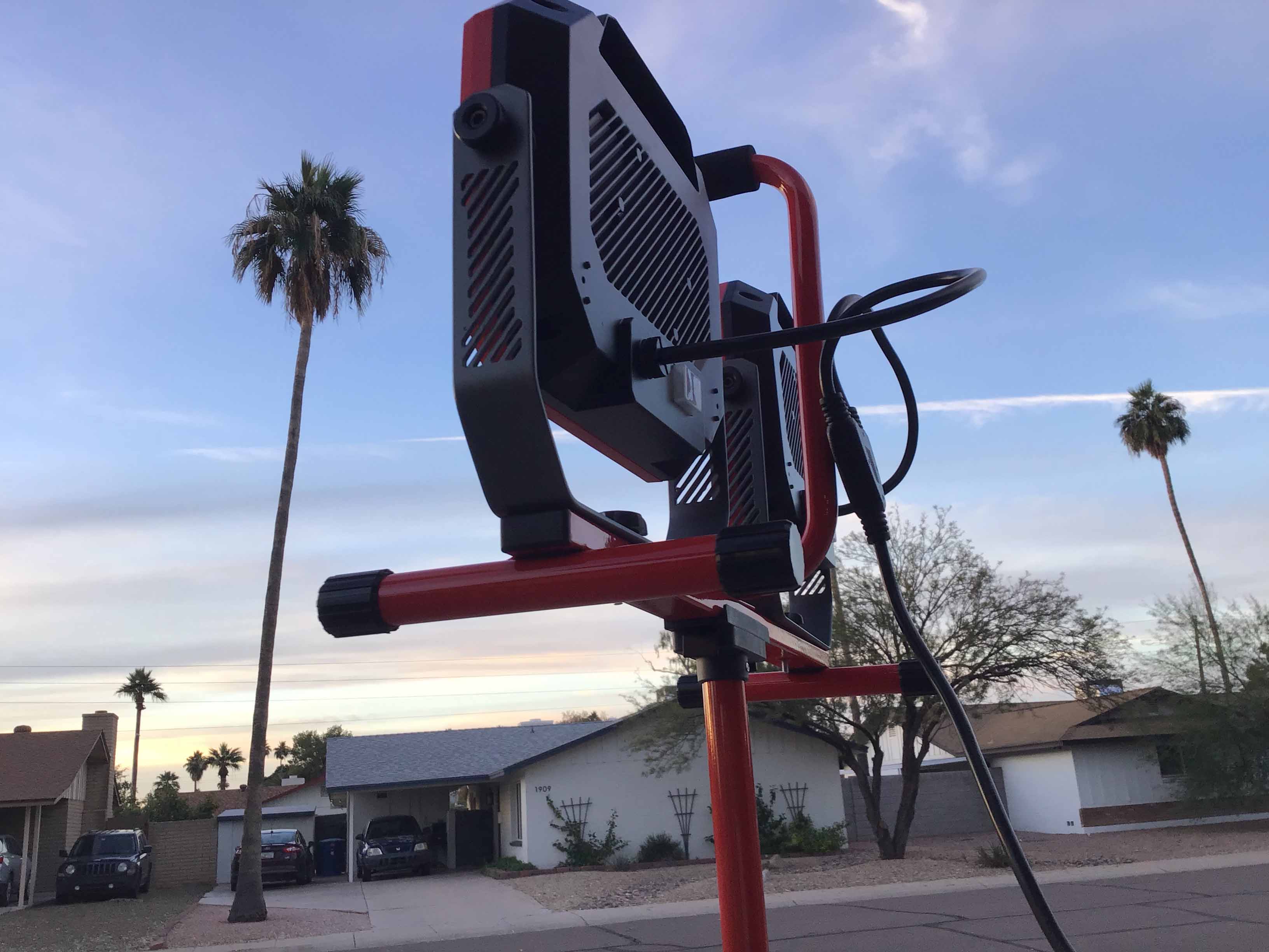 9000 lumens LED work light with tripod (Craftsman)