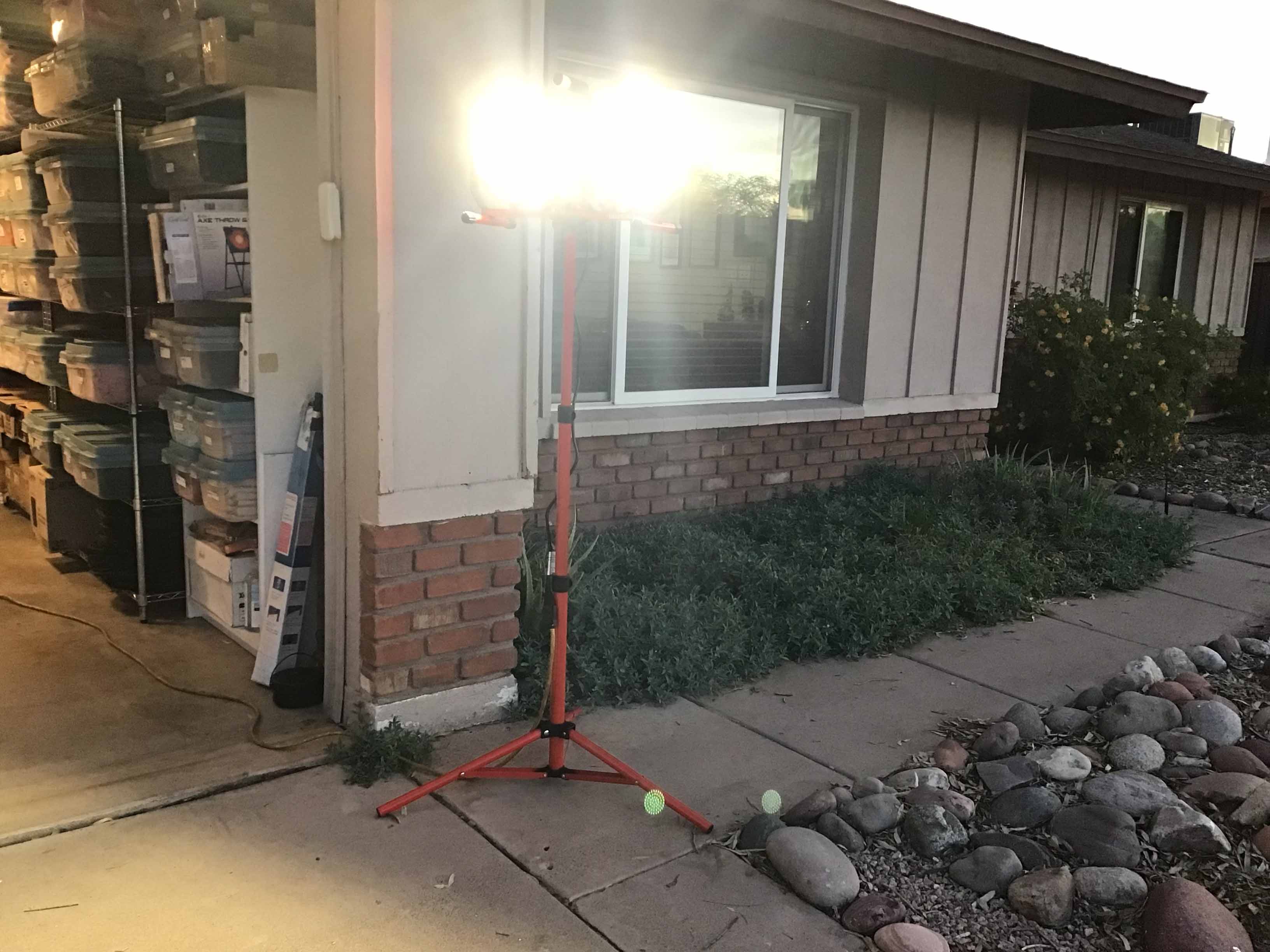 9000 lumens LED work light with tripod (Craftsman)