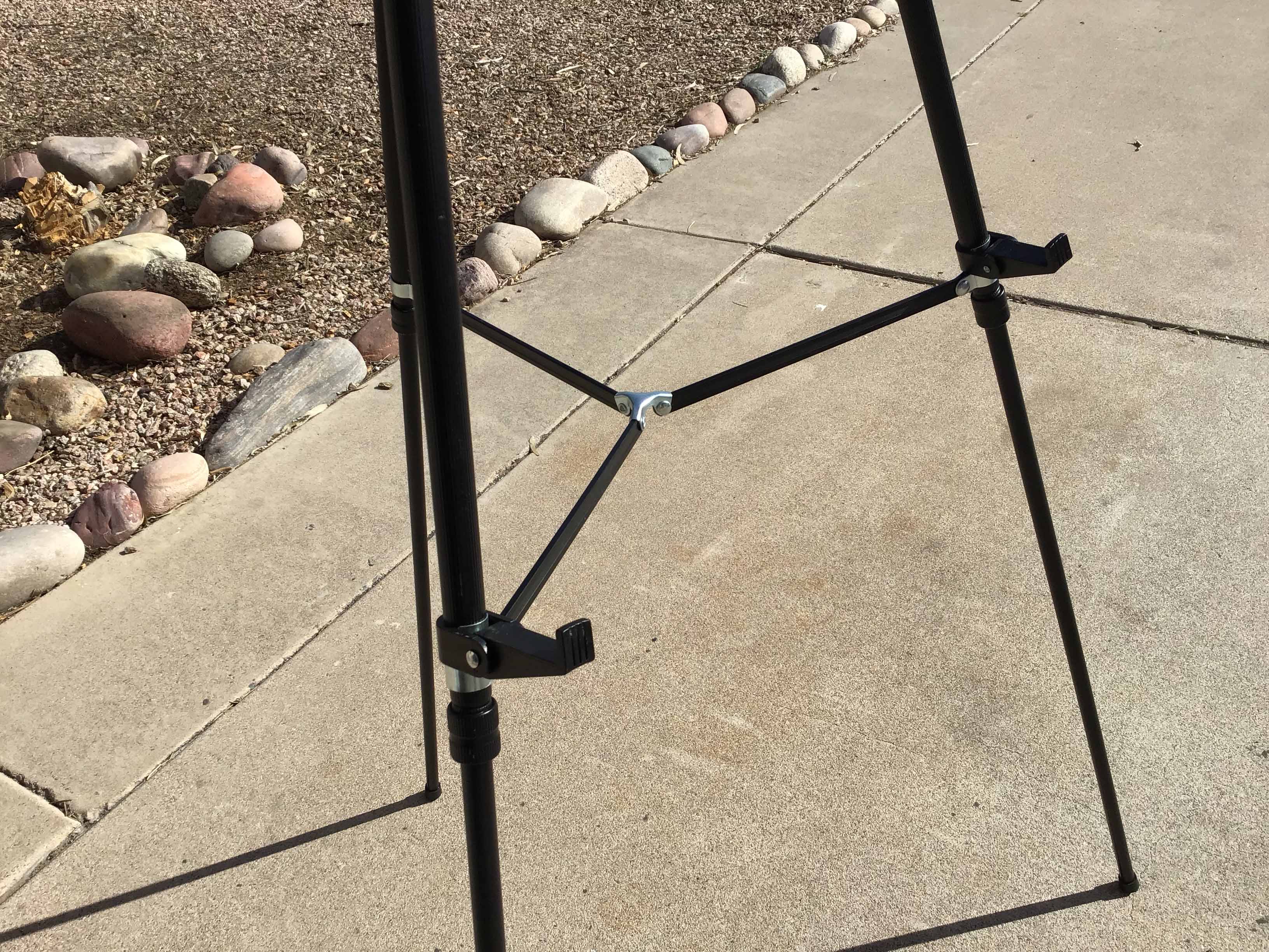 easel (black aluminum) - 36 to 66