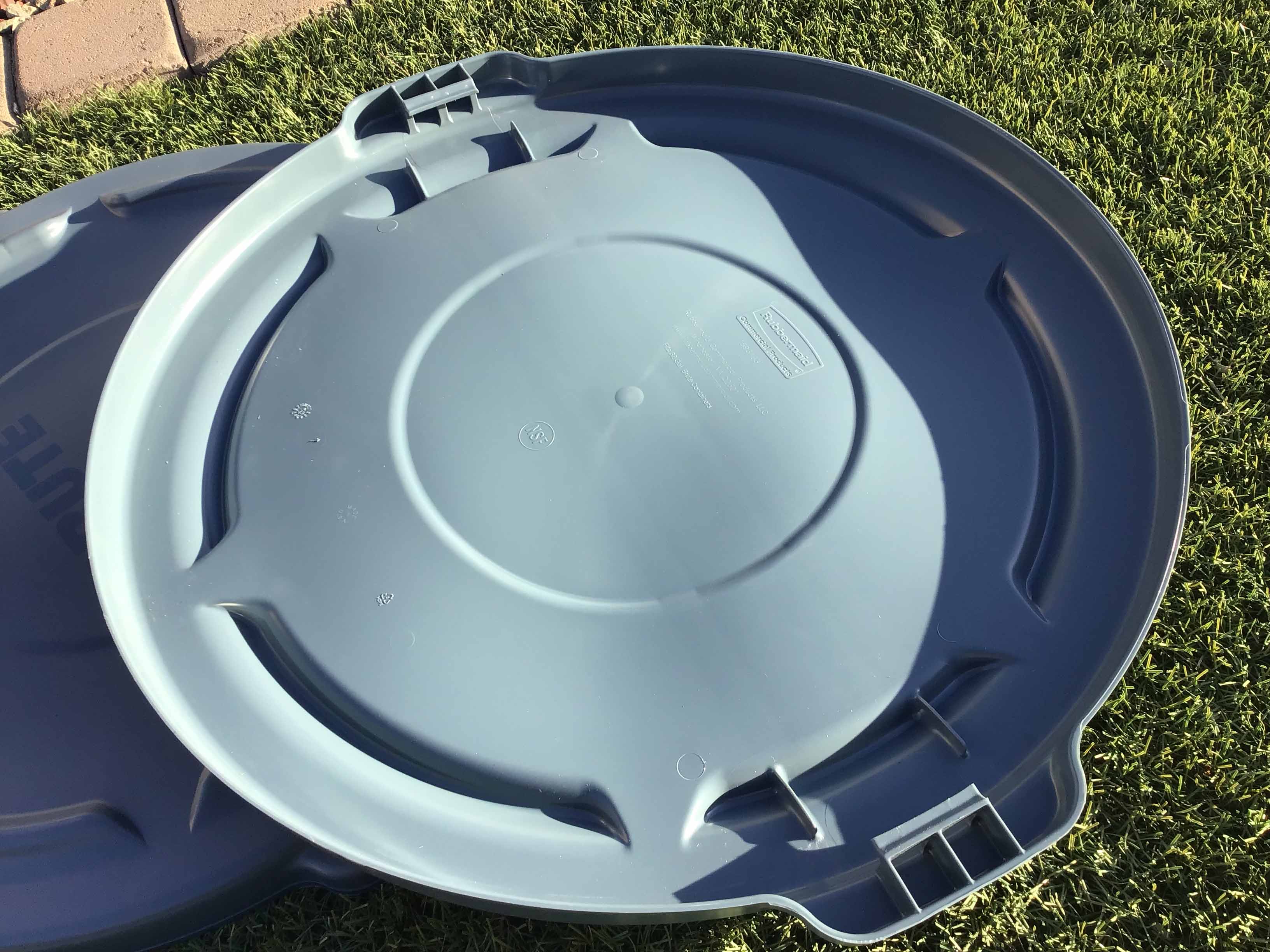 lid for 32-gallon trash can