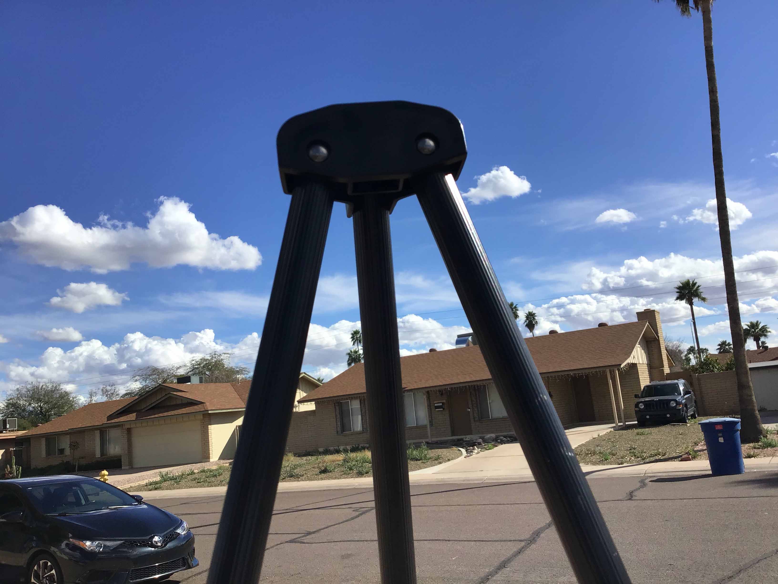 easel with pad retainer (black aluminum) - 35 to 65