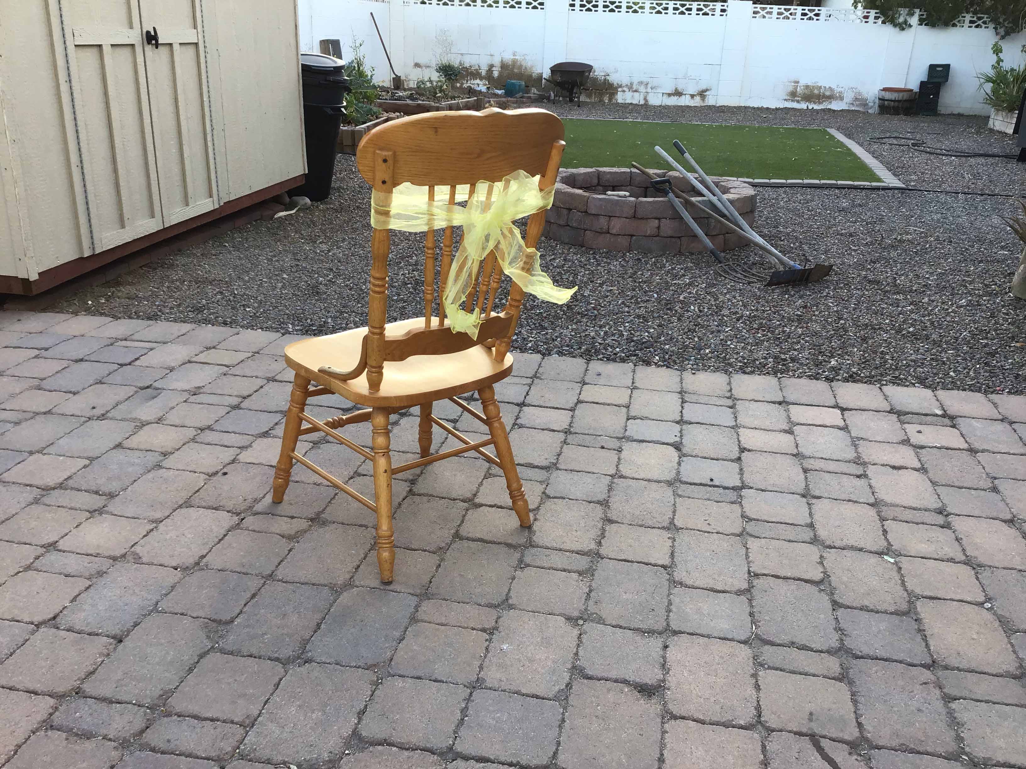 tote with 99 yellow organza chair sashes - 6 x 102