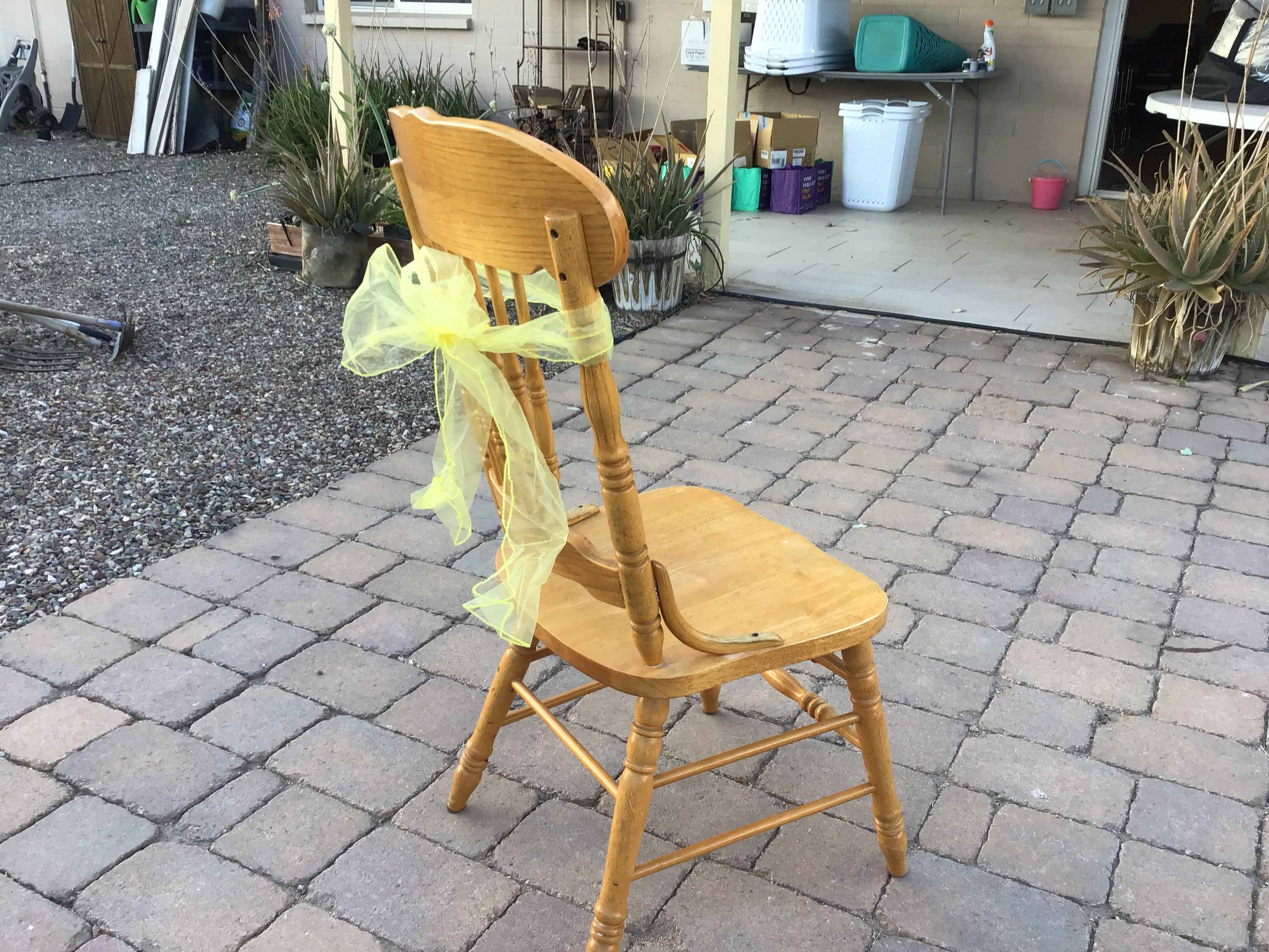 tote with 99 yellow organza chair sashes - 6 x 102