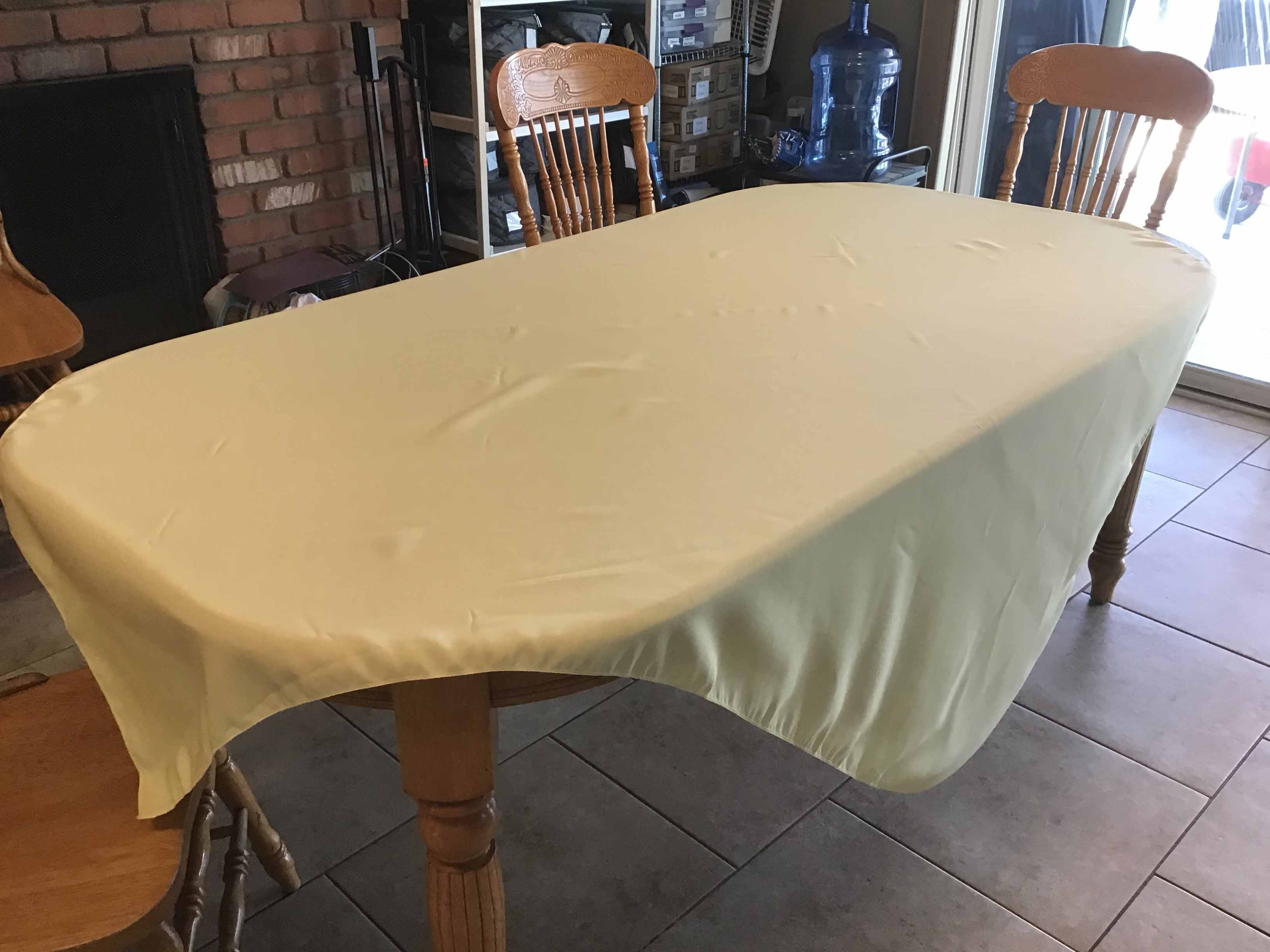 square tablecloths (butter) - 72