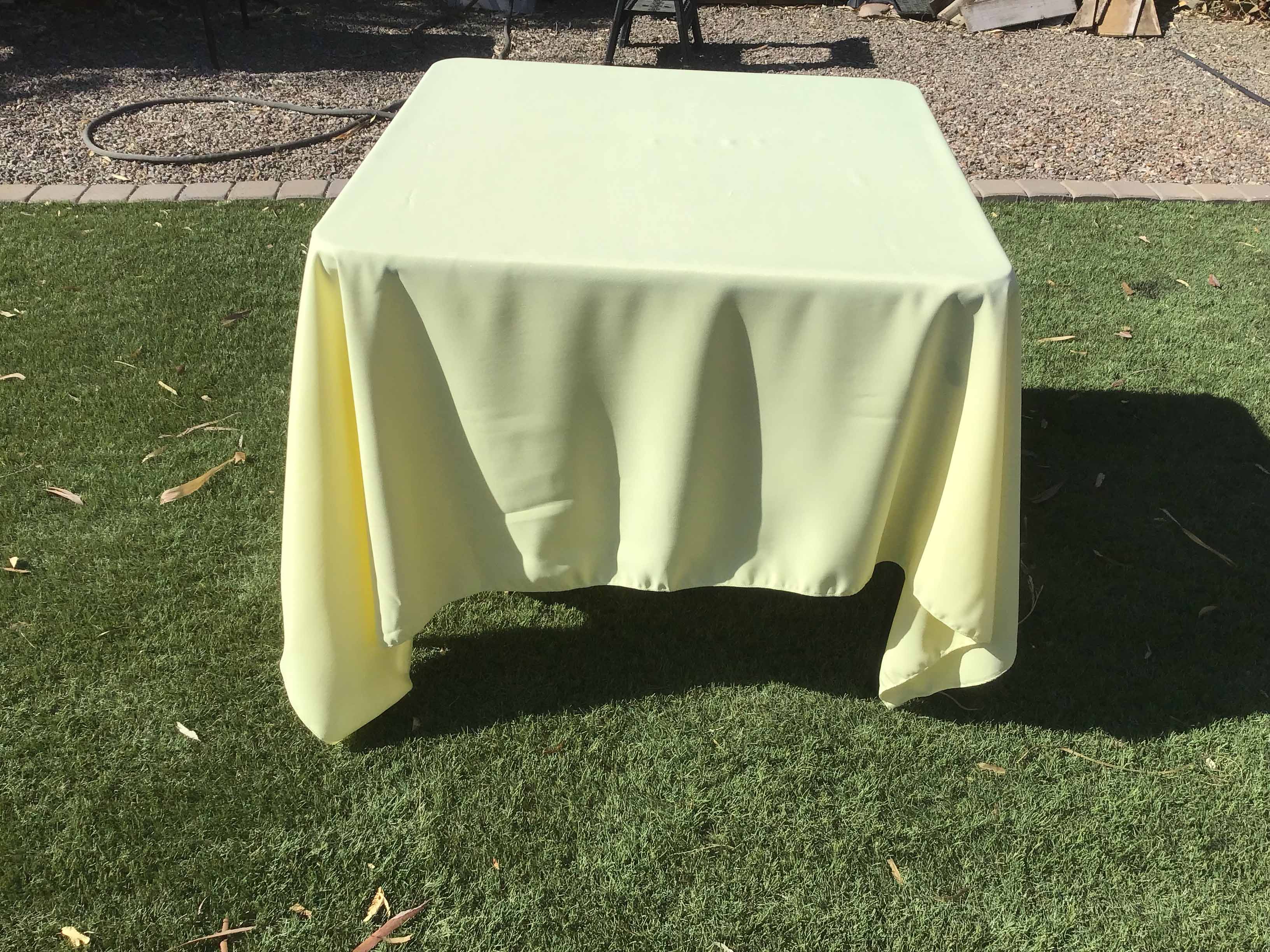 square tablecloths (butter) - 72