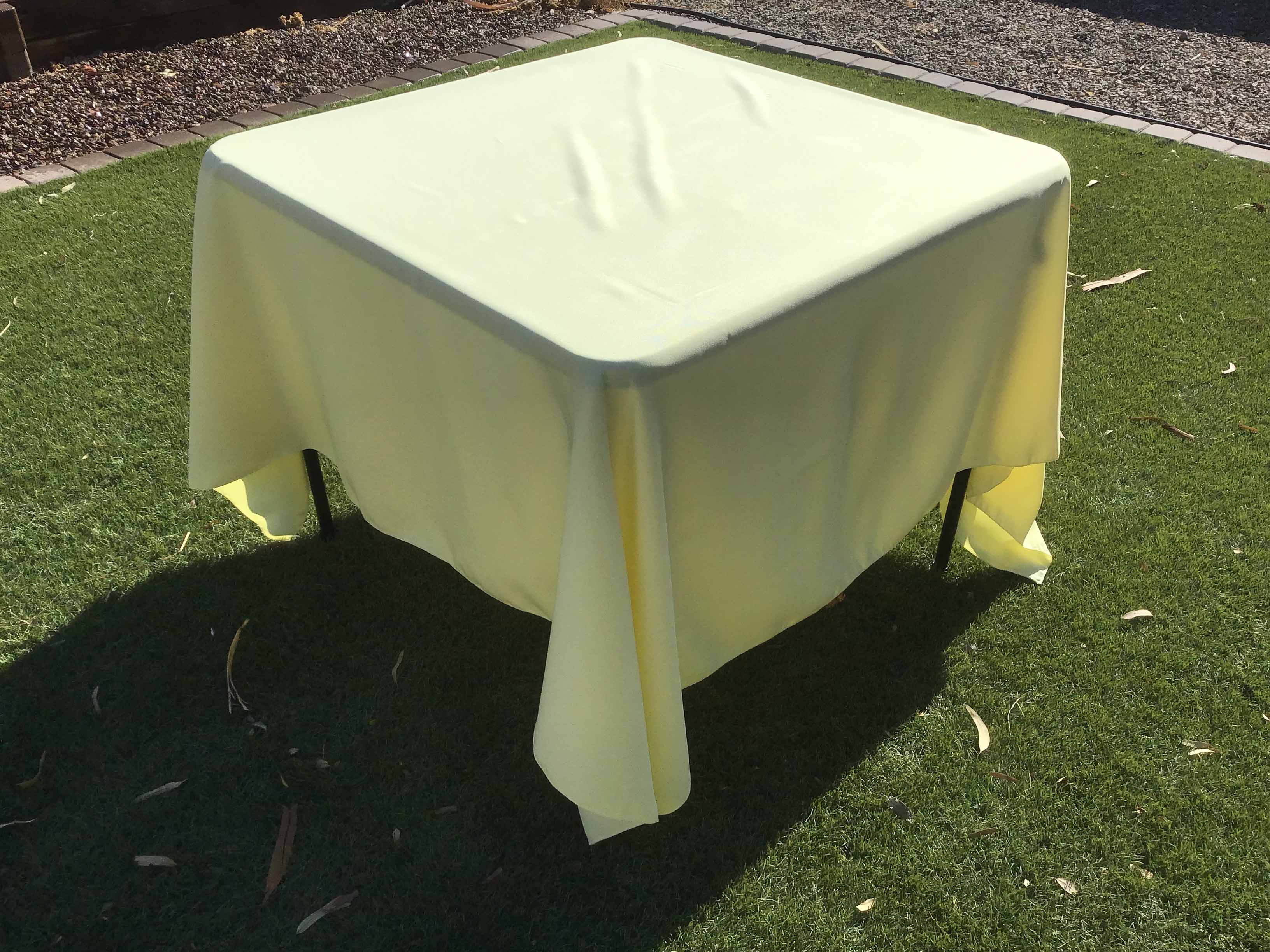 square tablecloths (butter) - 72