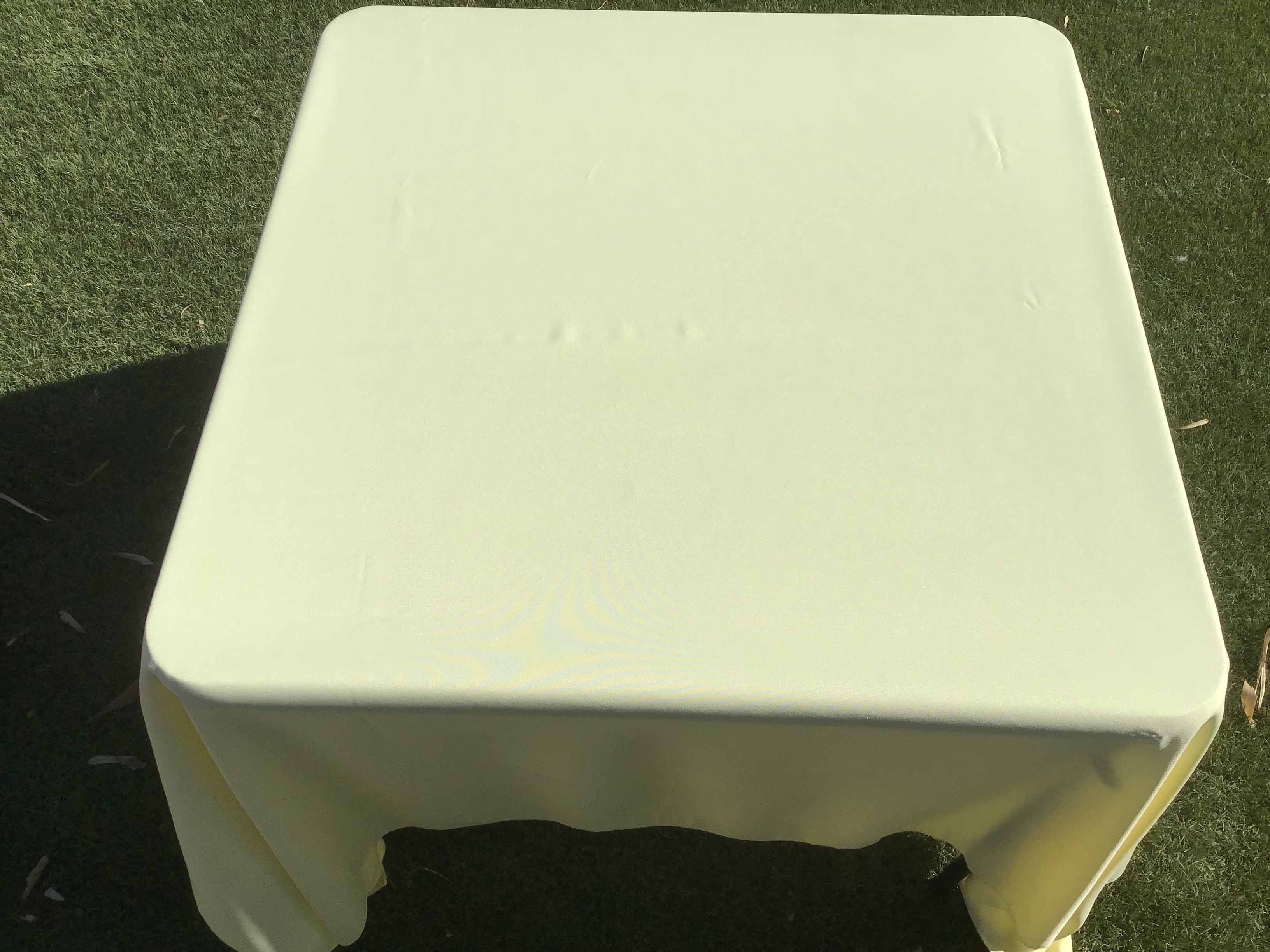 square tablecloths (butter) - 72