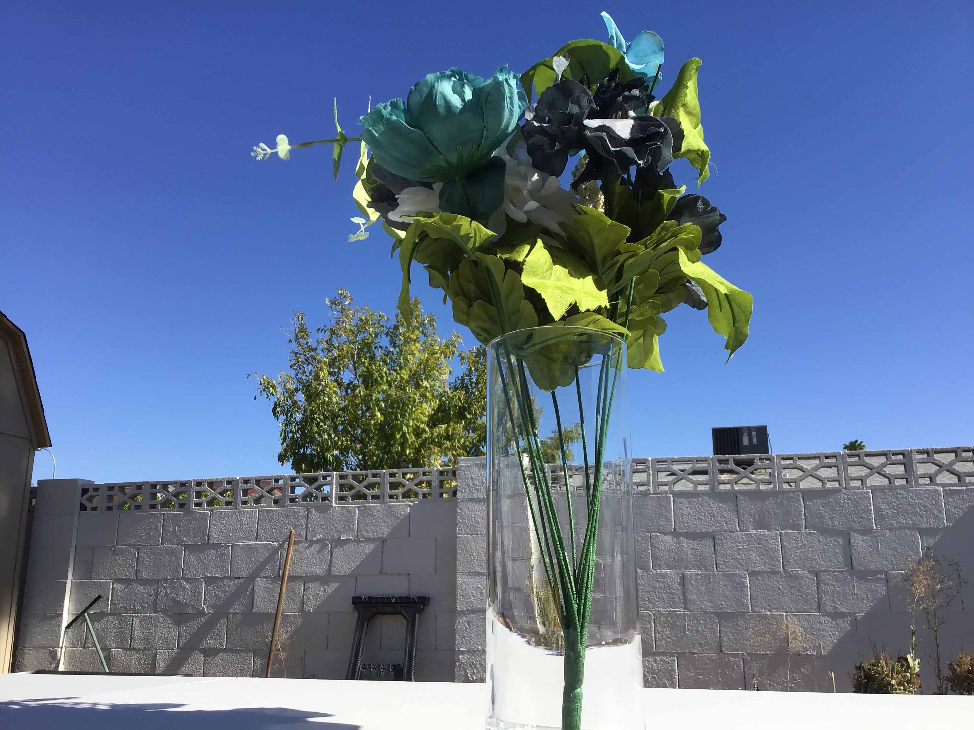 cylindical glass vase - 9 x 3.25