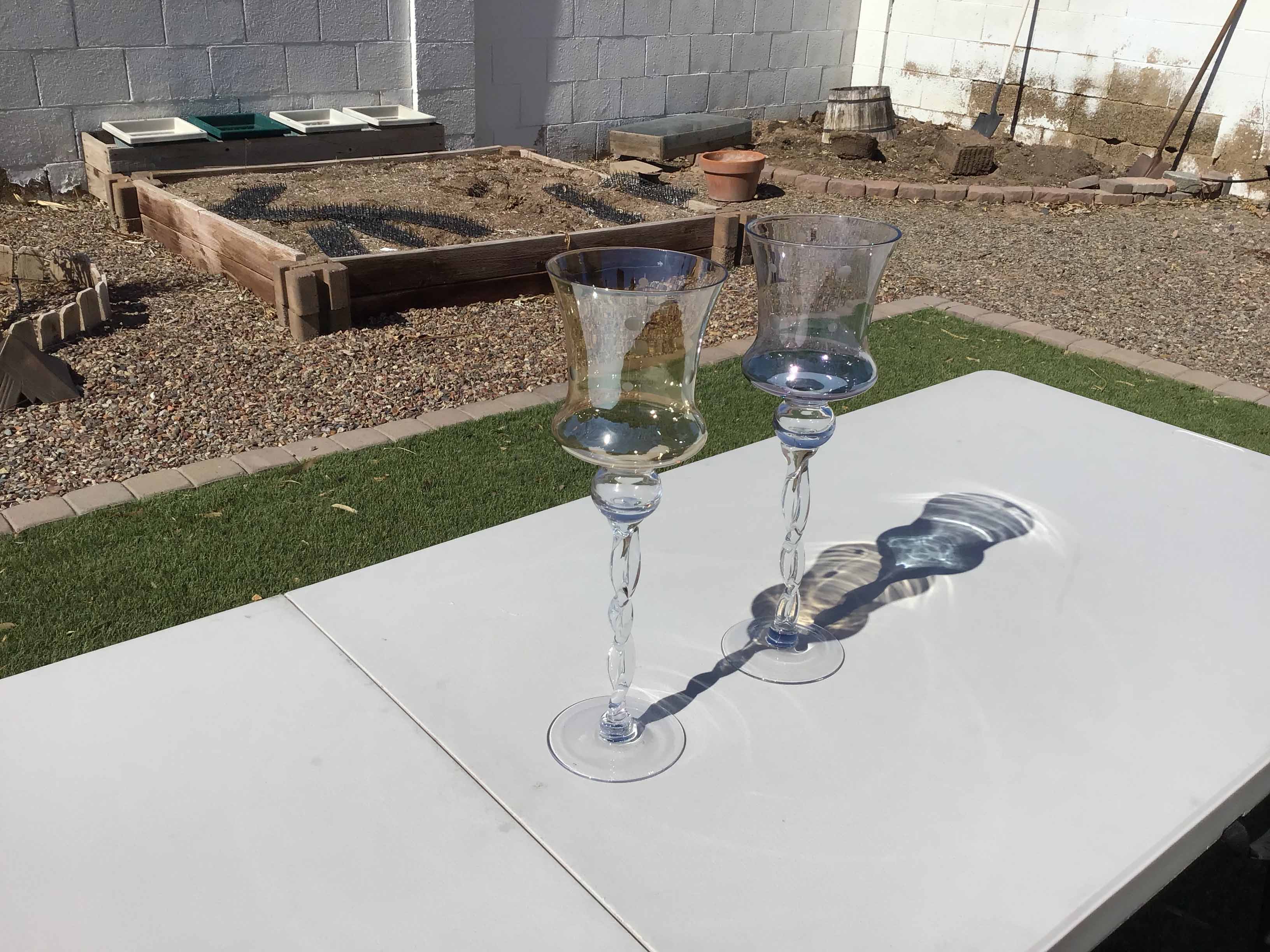 twisted stem glass vase / candle holder (16 x 5)