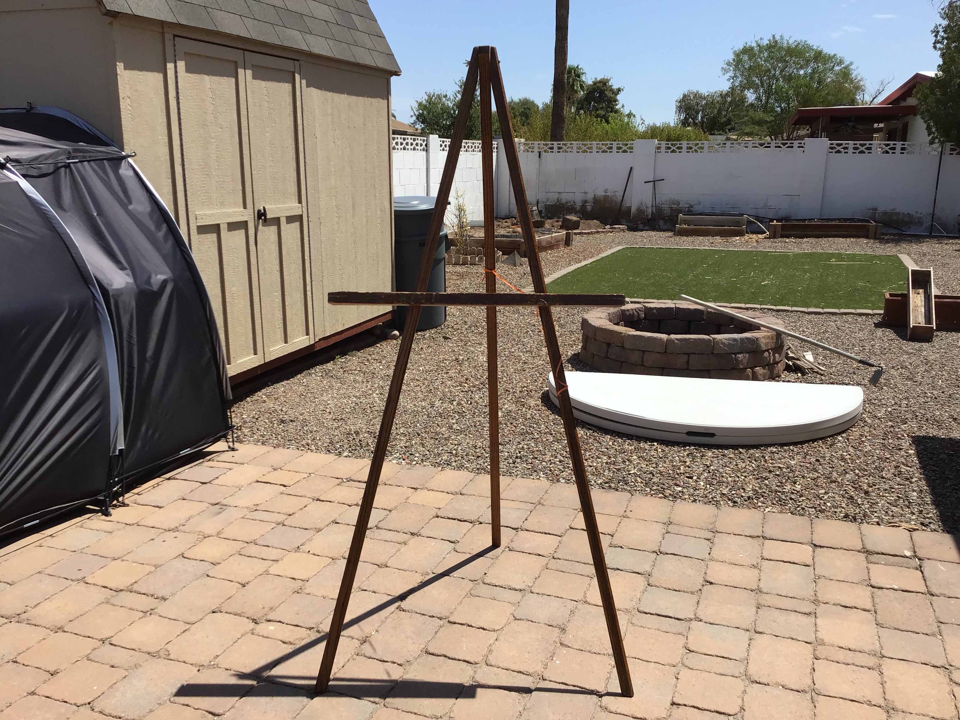 easel (wood) - 70