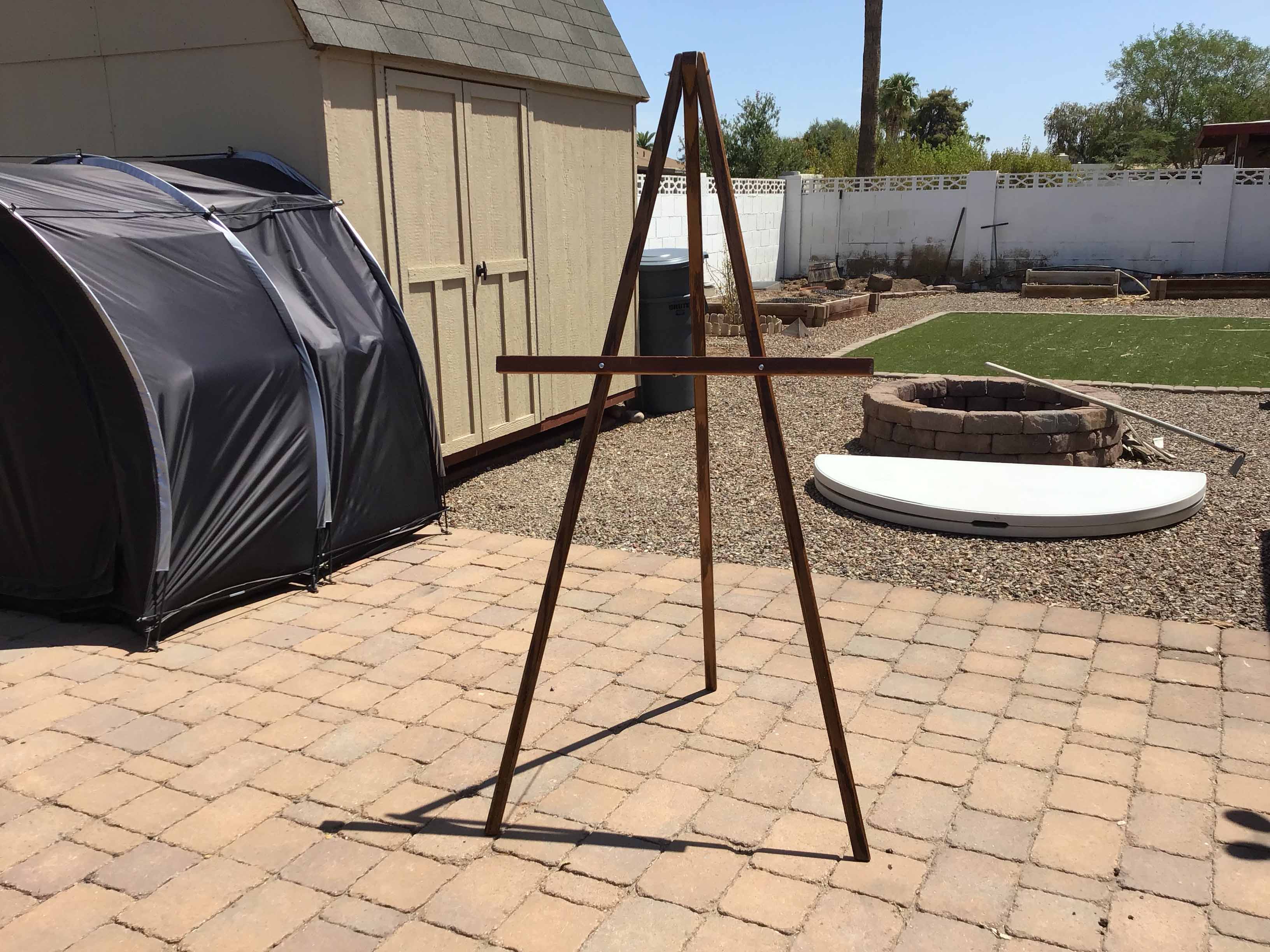 easel (wood) - 70