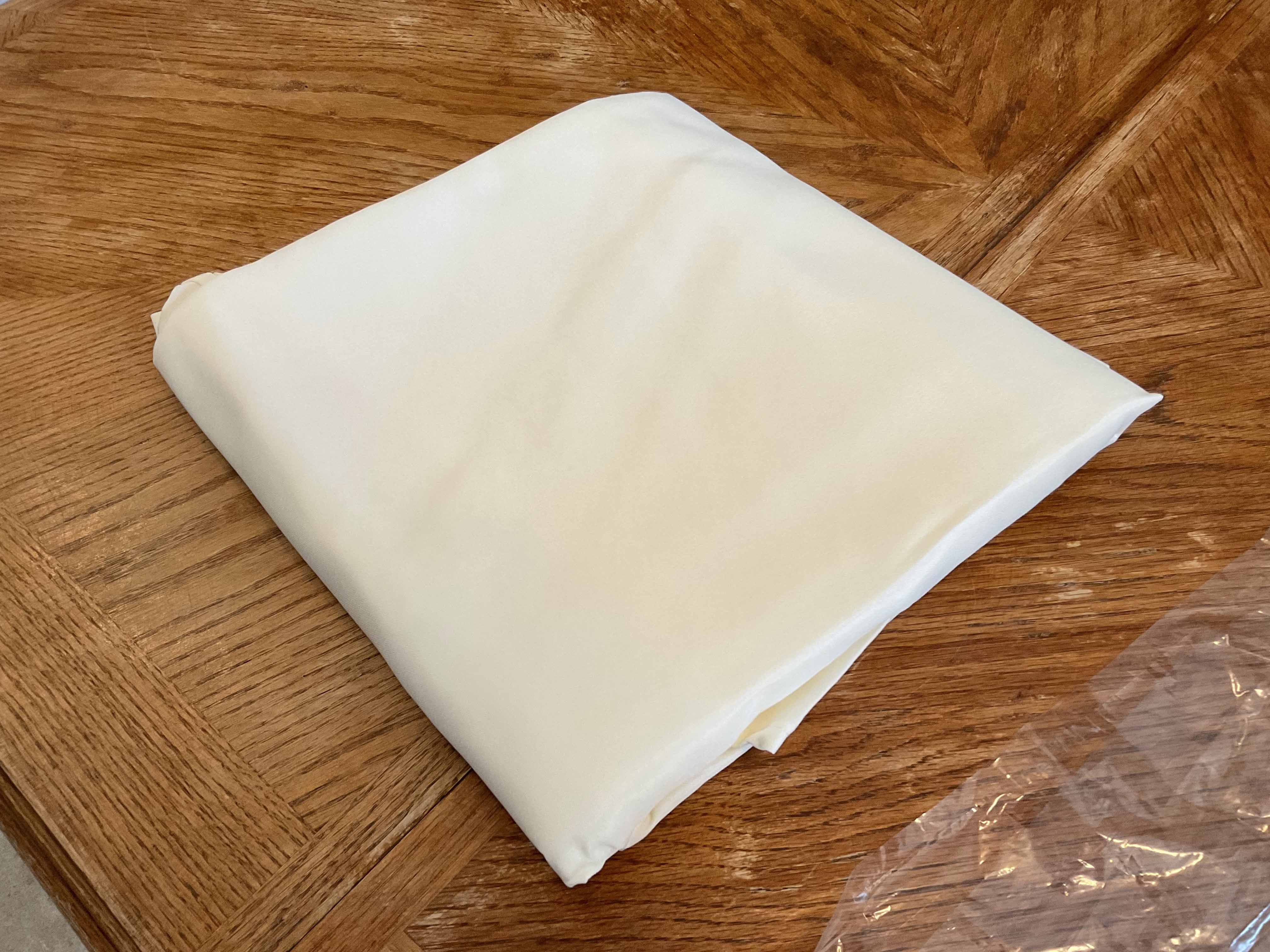 round tablecloths (ivory) - 120